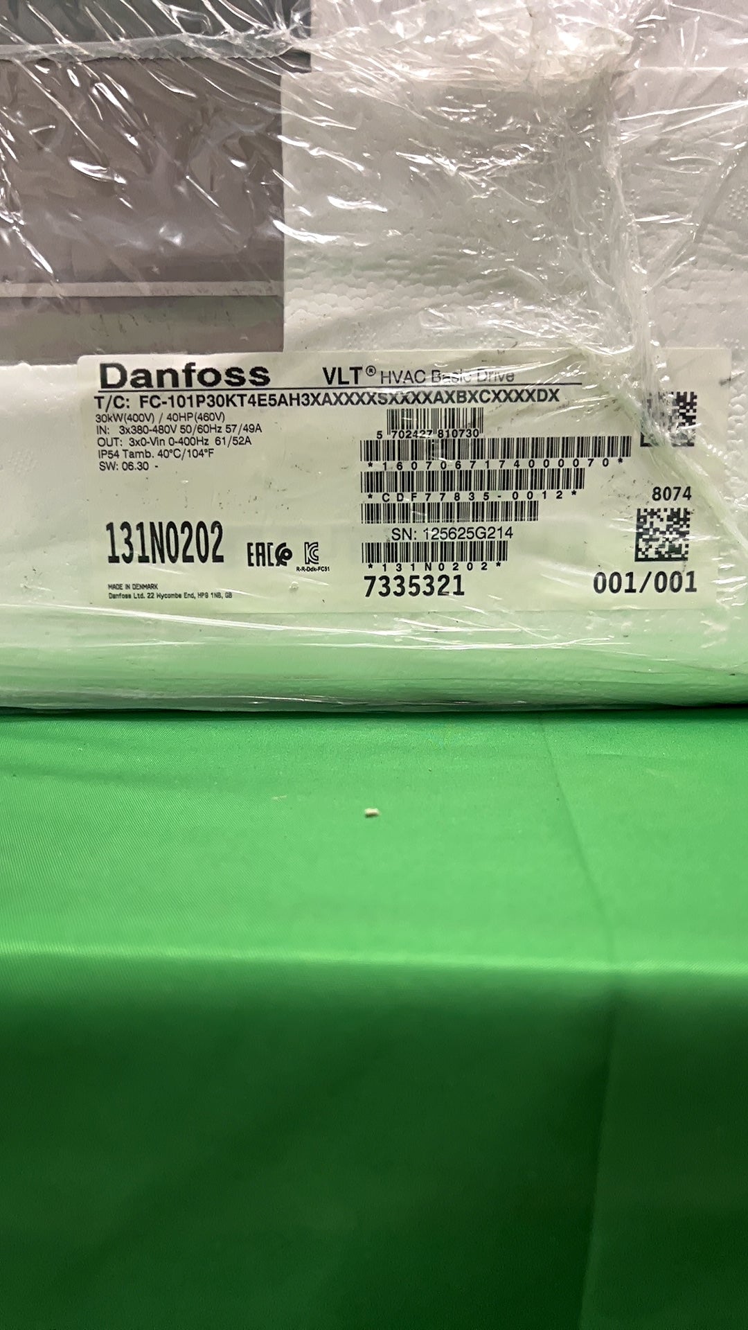13565