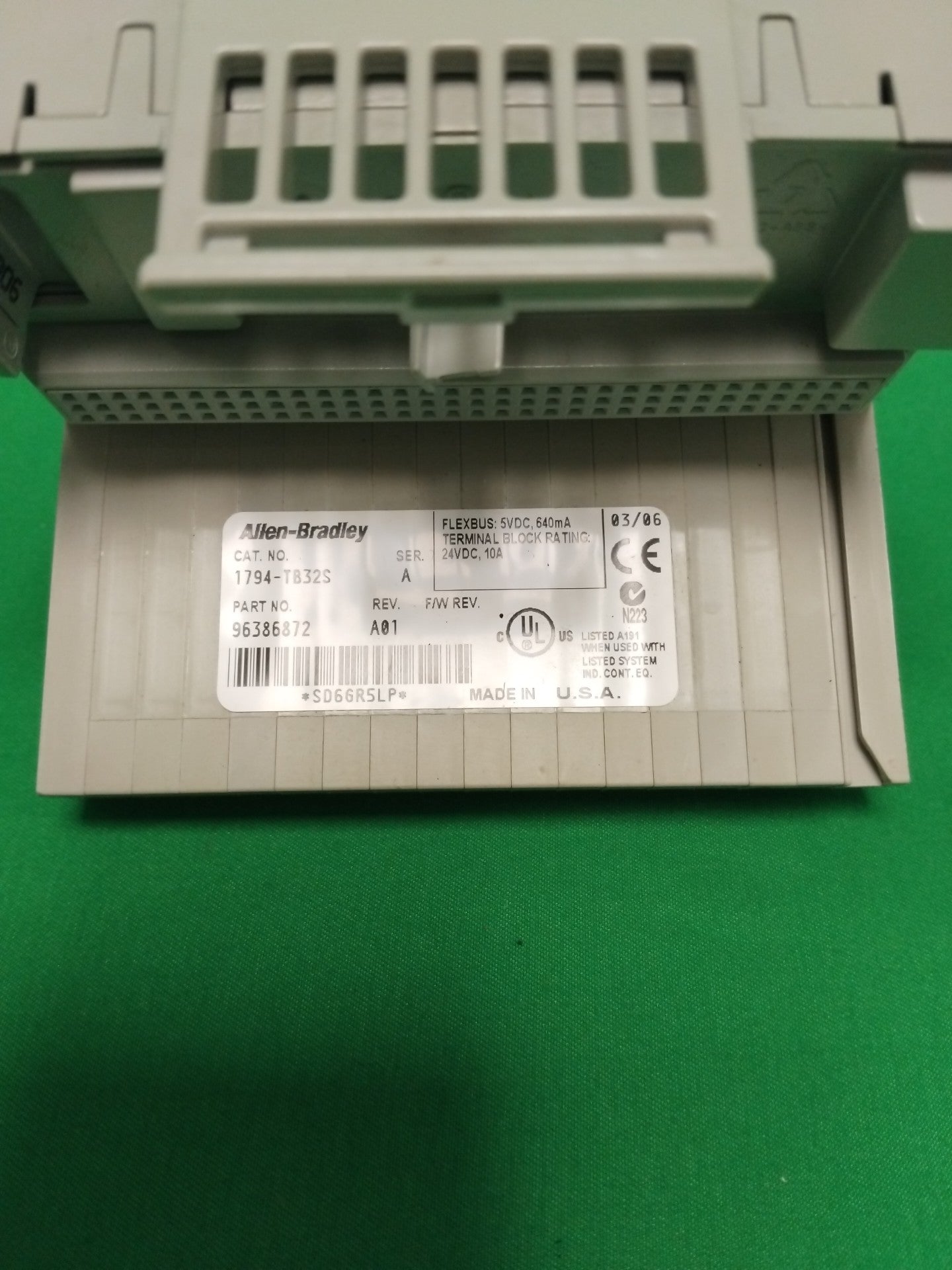 Allen Bradley 1794-TB32S 1794TB32S Serie A