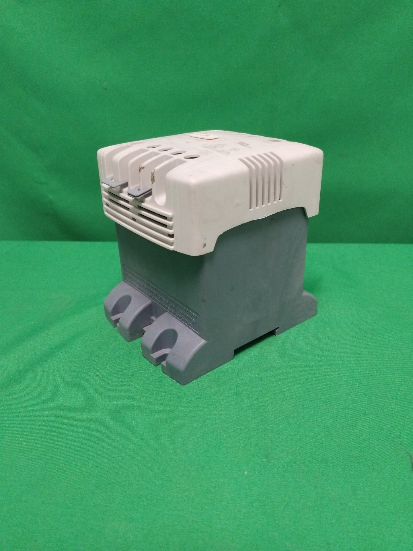 legrand 44264 44264 TRANSFORMATEUR SEC 115V UL140VA PRI 230/400V 50/60Hz