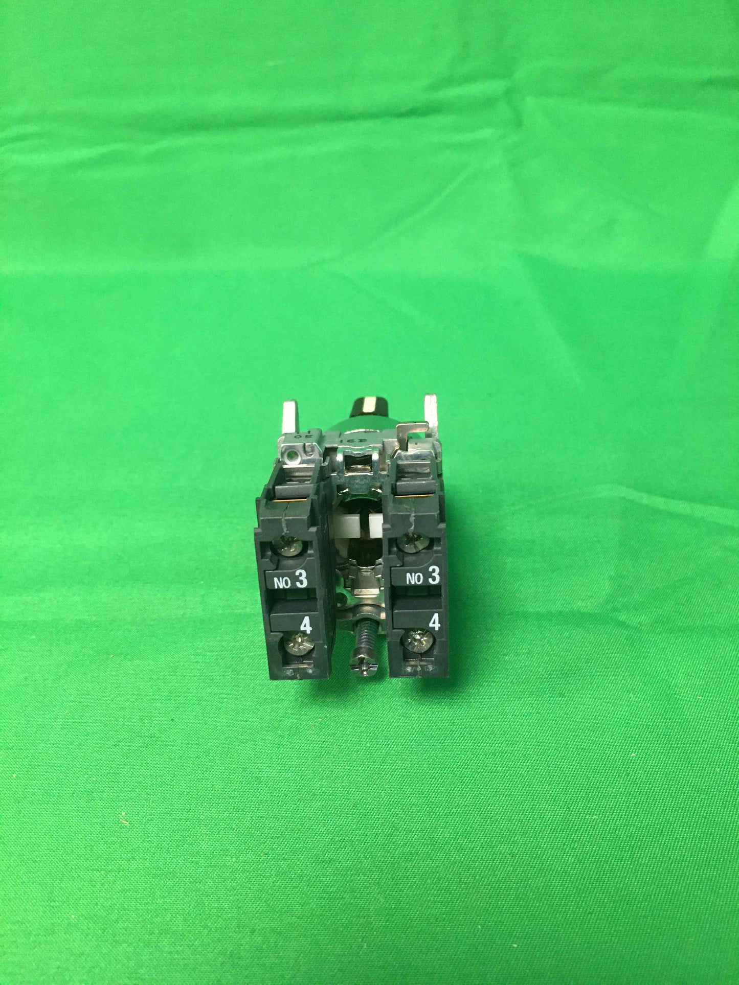 Schneider-Electric XB4 BD33 XB4BD33 BOX OF 2 UNITS