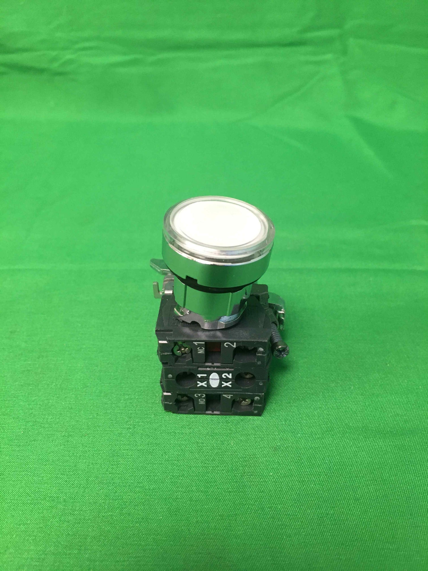 Schneider-Electric XB4 BW31B5 XB4BW31B5 BOX OF 5 UNITS