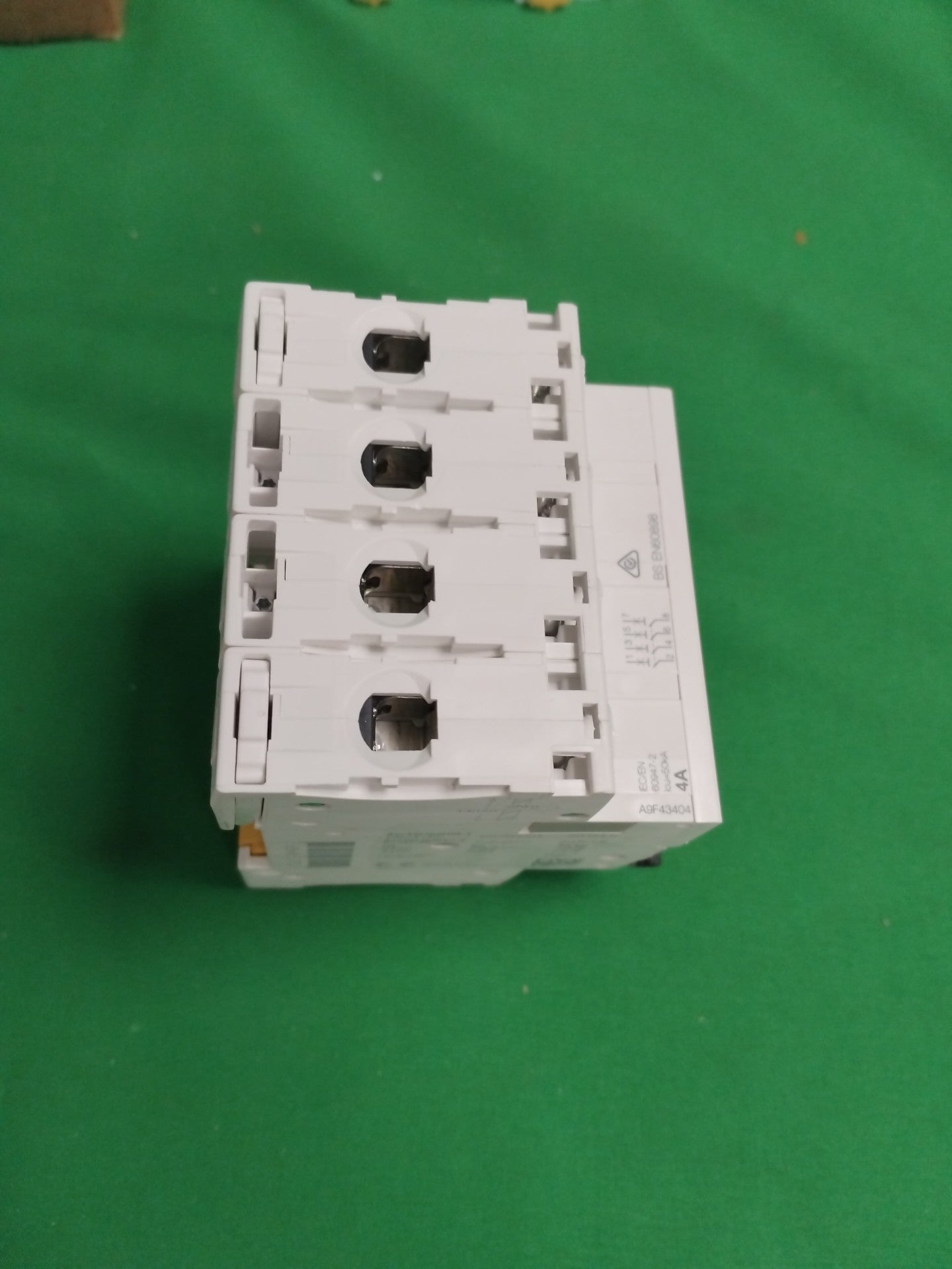 Schneider electric A9F43404 A9F43404 WITHOUT ORIGINAL PACKAGING
