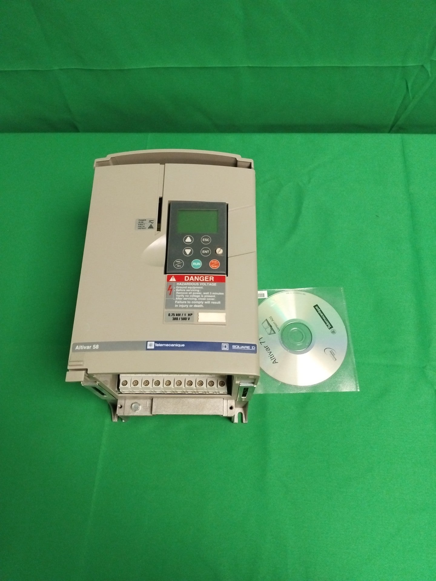 Telemecanique ATV58HU18N4 ATV58HU18N4 Defective