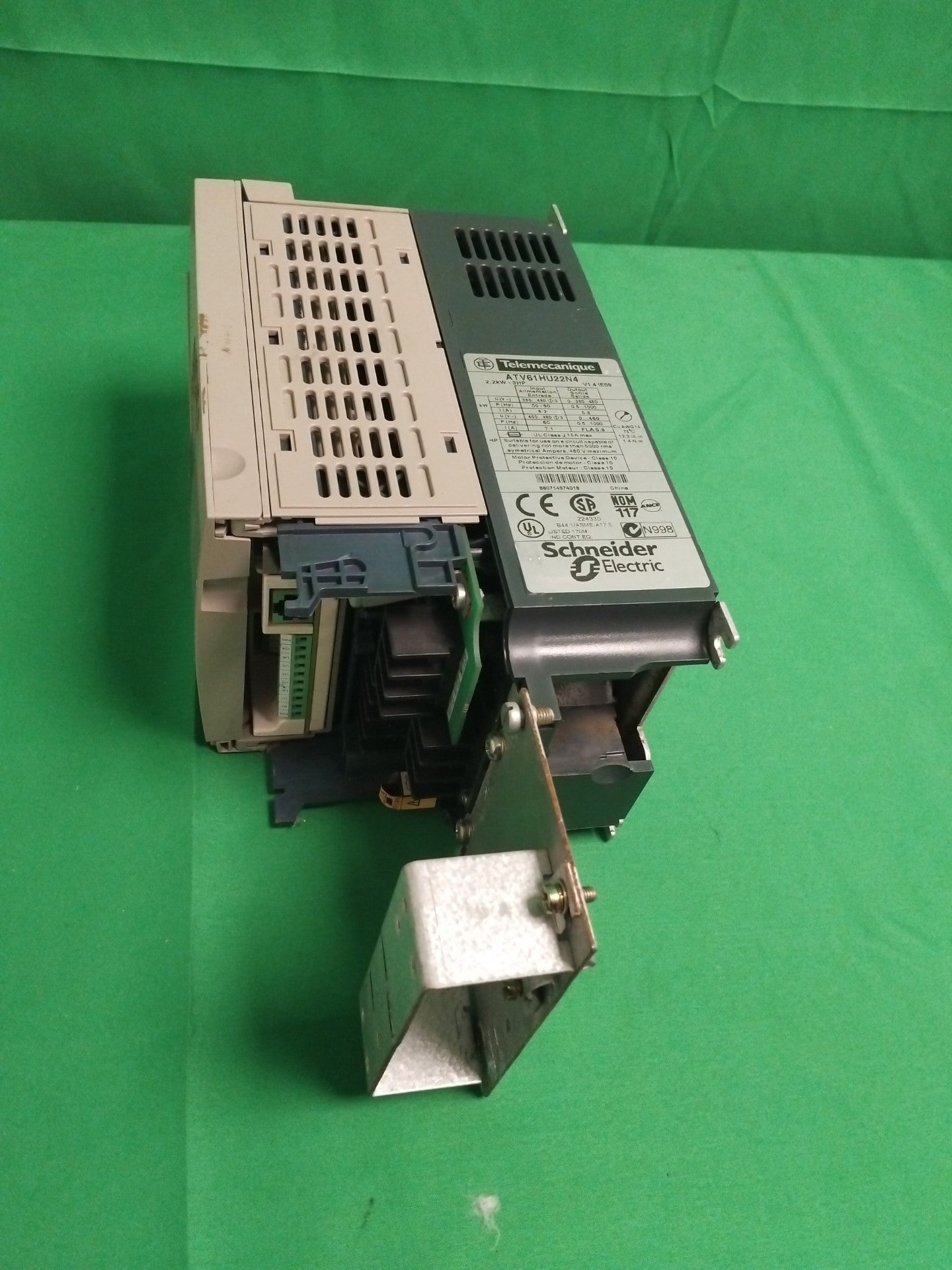 Telemecanique ATV61HU22N4 ATV61HU22N4 Defective