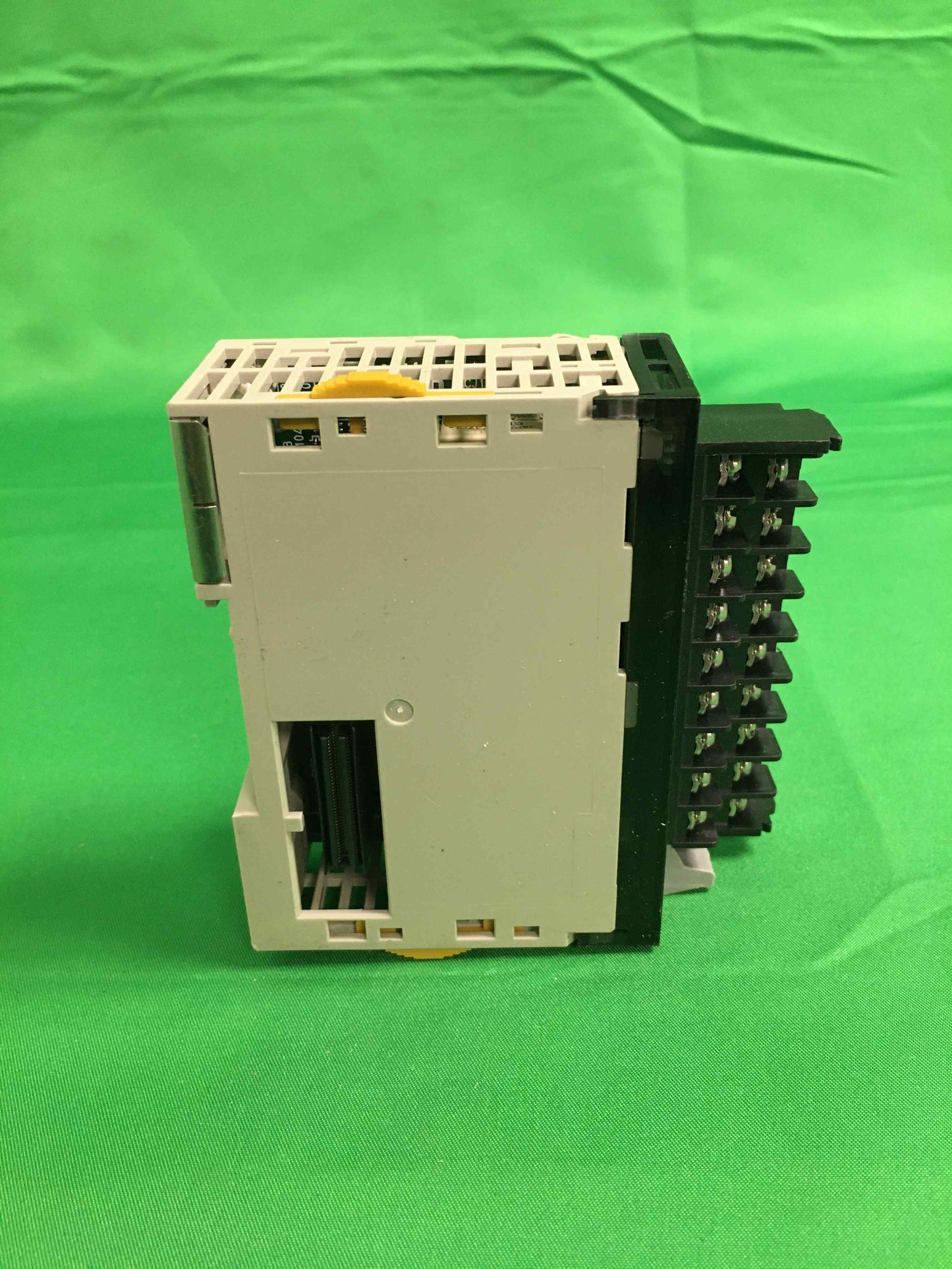 Omron CJ1W-OC211 CJ1WOC211