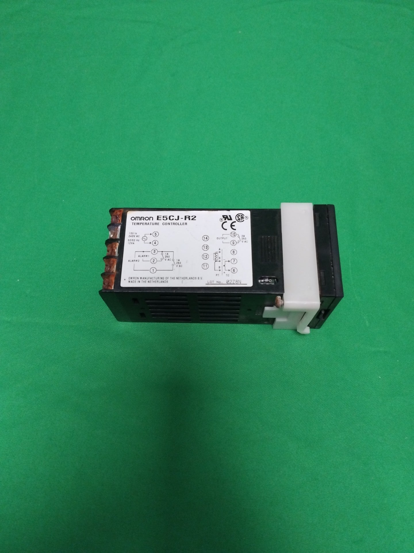 OMRON E5CJ-R2 E5CJR2 Defective