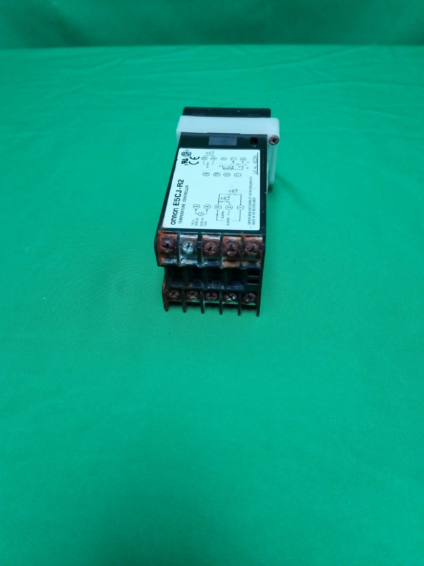 OMRON E5CJ-R2 E5CJR2 Defective
