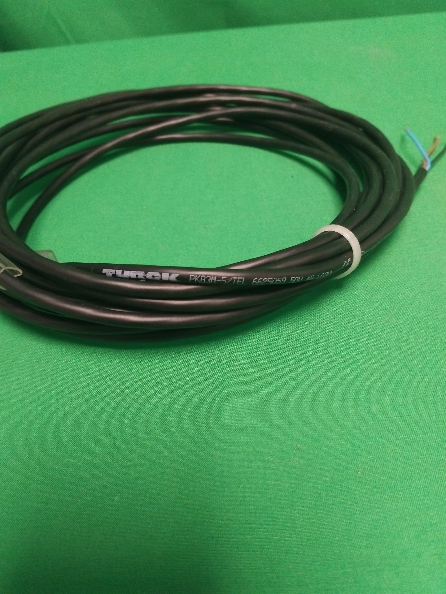 TURCK PKG3M-5/TEL PKG3M5TEL WITHOUT ORIGINAL PACKAGING CAPTEUR FIL DE CONNEXION