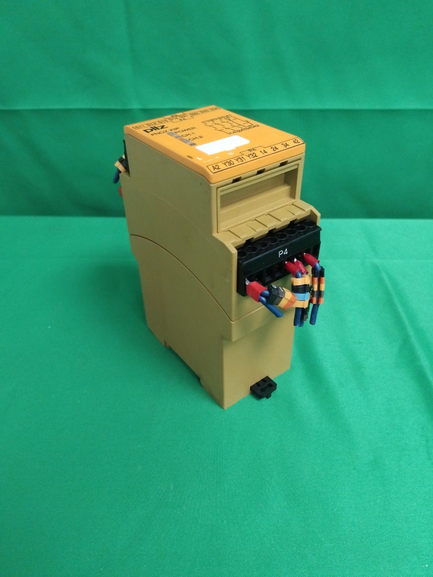 pilz PNOZ X3P 24-240VACDC 3N/O 1N/C 1SO PNOZX3P24240VACDC3NO1NC1SO