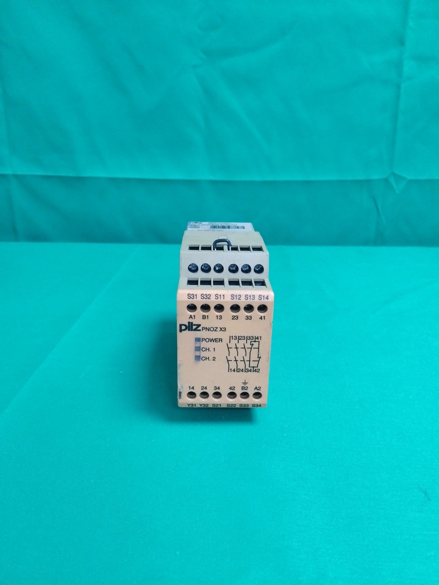 PILZ PNOZ X3 230VAC 24VDC 3n/o1n/c1so PNOZX3230VAC24VDC3no1nc1so Defective