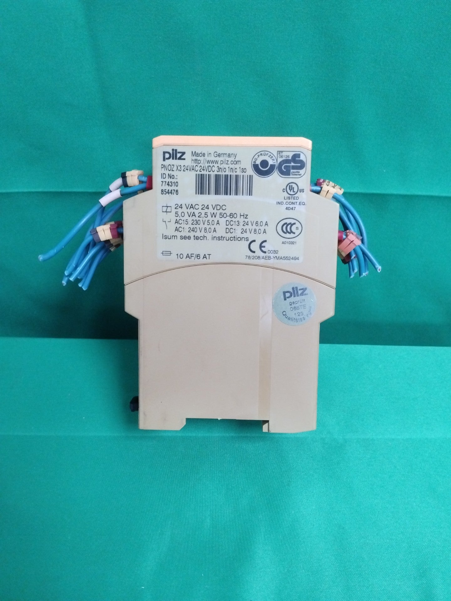 pilz PNOZ X3 24VAC24VDC 3N/O 1N/C 1SO PNOZX324VAC24VDC3NO1NC1SO