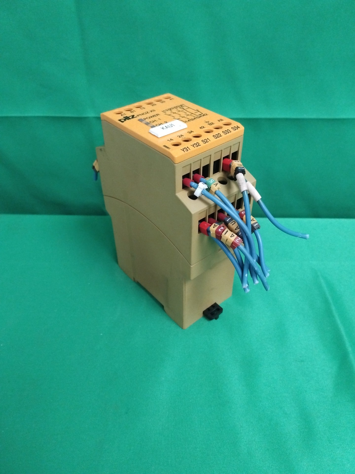 pilz PNOZ X3 24VAC24VDC 3N/O 1N/C 1SO PNOZX324VAC24VDC3NO1NC1SO