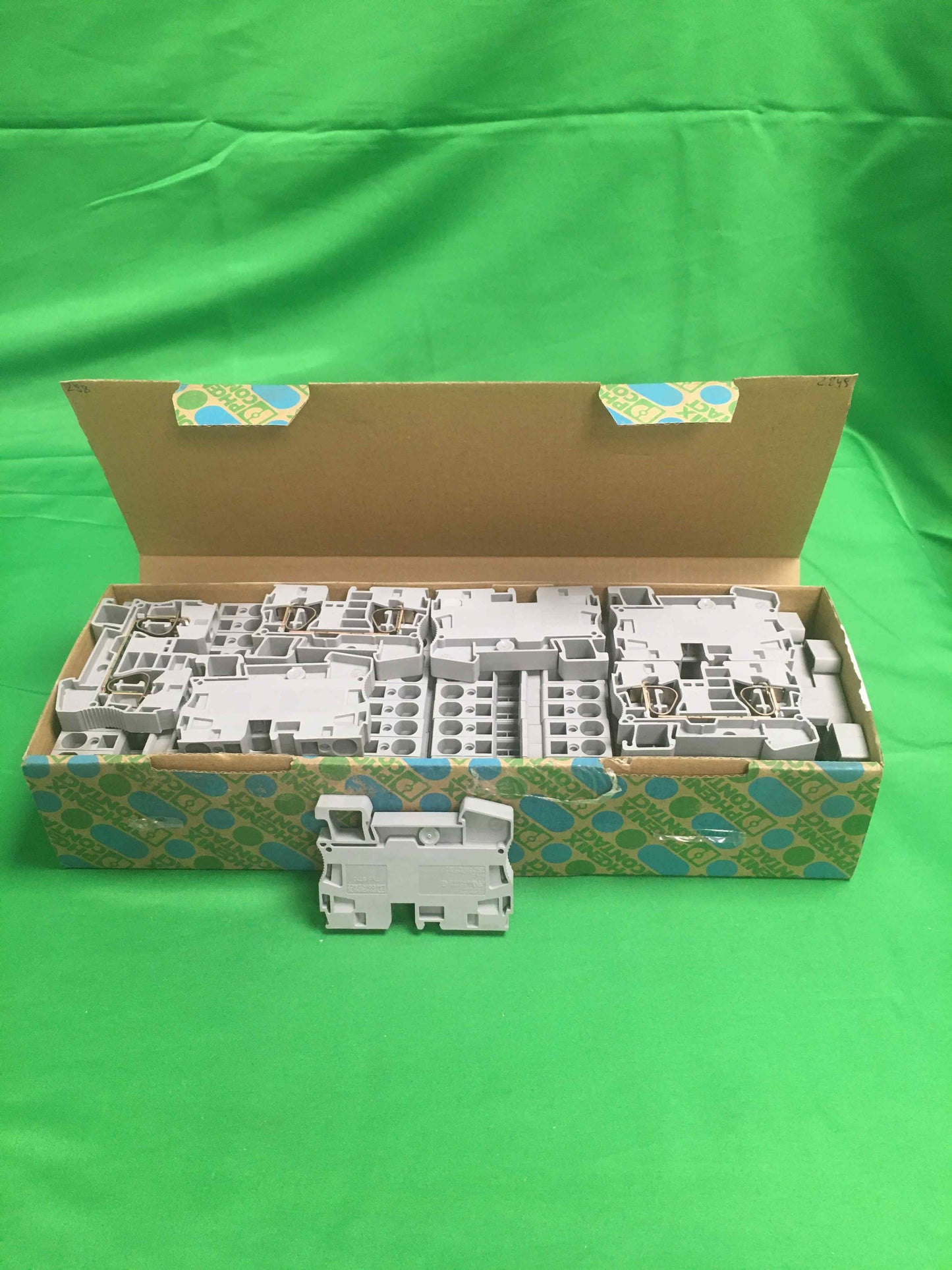 PHOENIX CONTACT ST 10 ST10 OPEN BOX ST 10 ORDER NO: 30 36 11 0 BOX OF 10 UNITS
