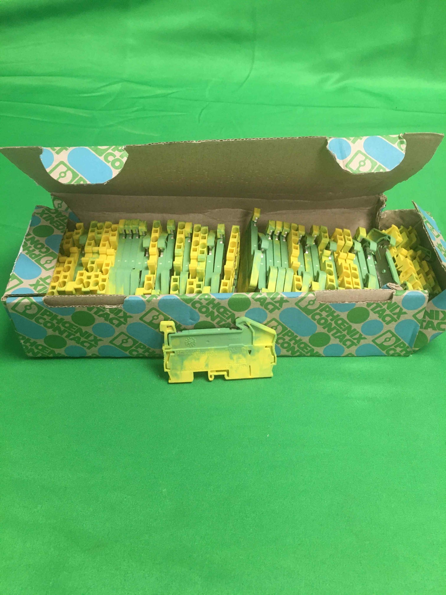 PHOENIX CONTACT ST 1,5-TWIN-PE ST15TWINPE 50 UNITS ORDER NO: 30 31 14 4 OPEN BOX
