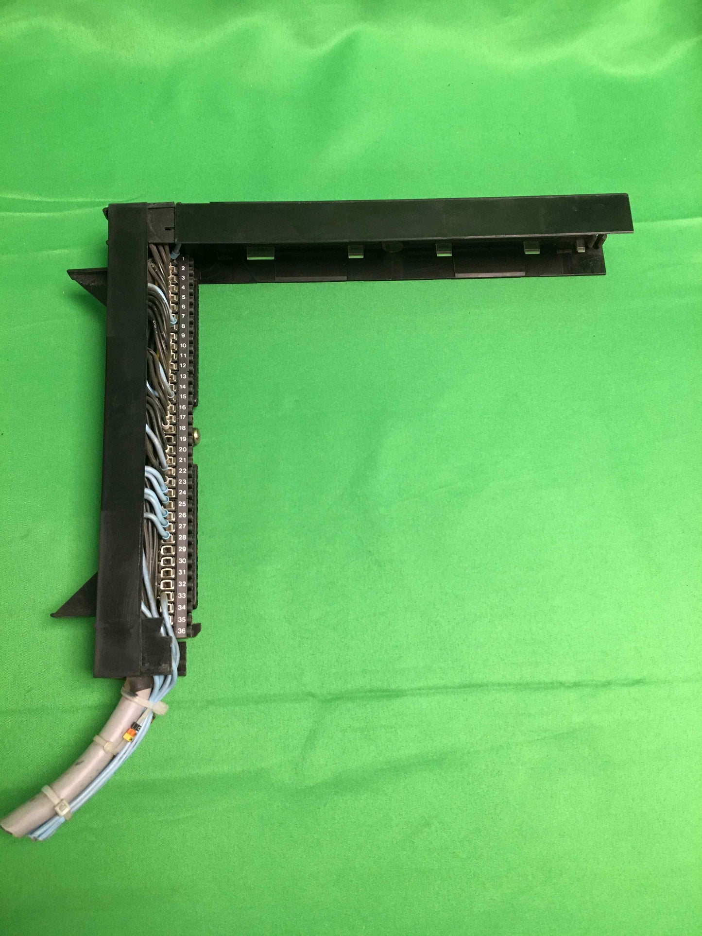 AEG SCHNEIDER AUTOMATION TSXBLK8 TSXBLK8
