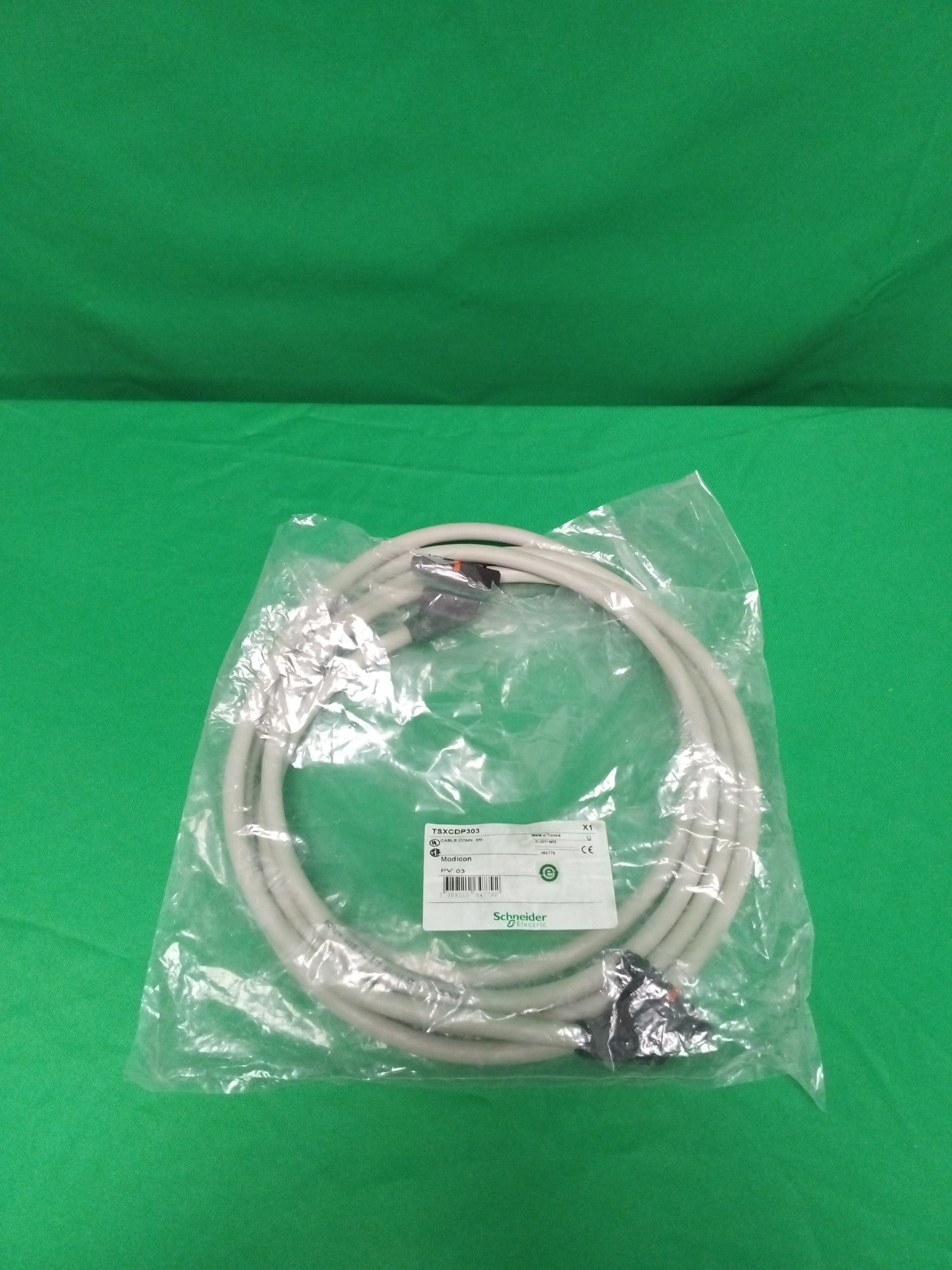 Schneider-Electric TSXCDP303 WITHOUT ORIGINAL PACKAGING Fissuré sur le côté