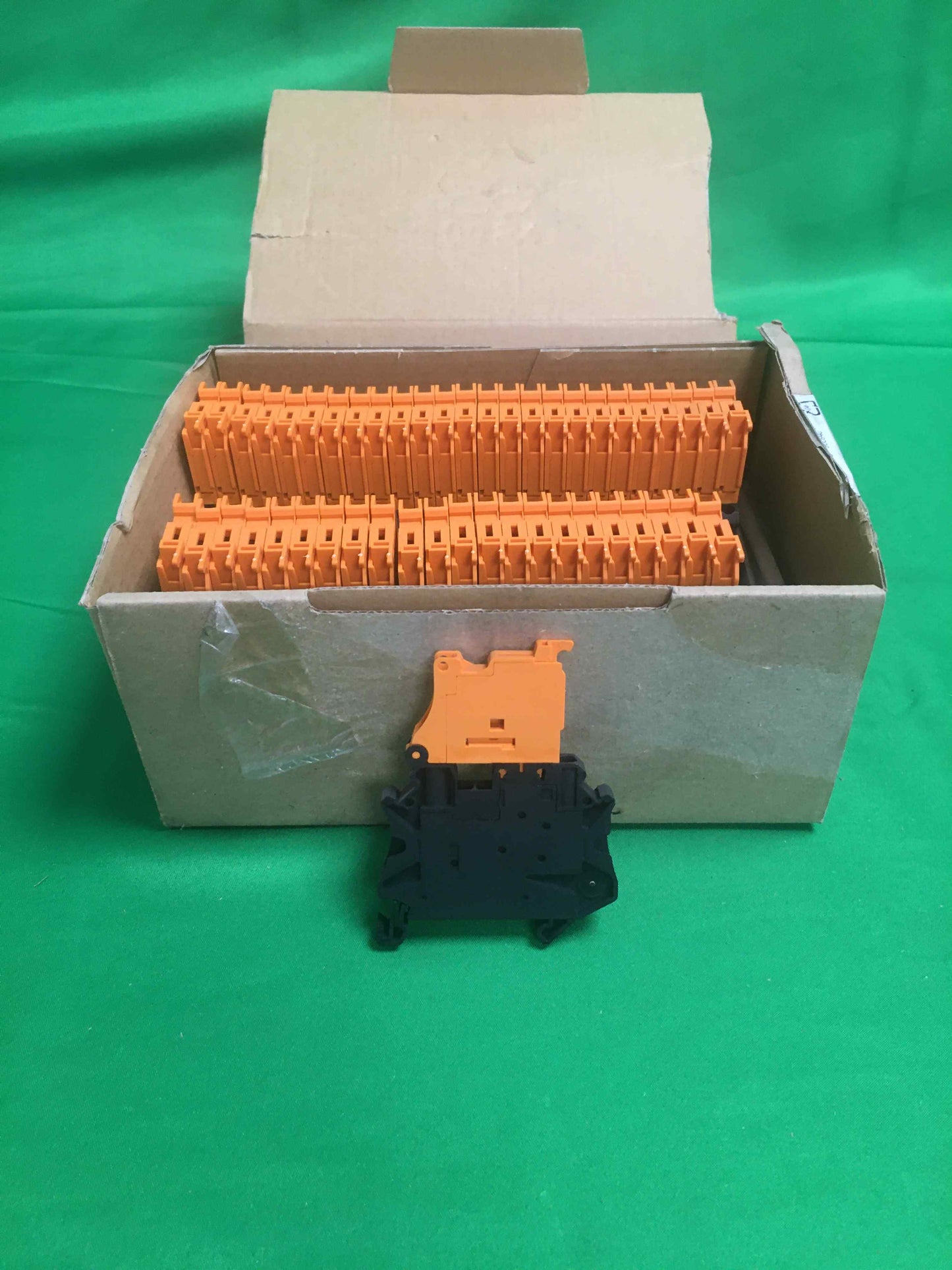 PHOENIX CONTACT UT 4-HEDI UT4HEDI OPEN BOX ORDER NO: 30 43 24 9 BOX OF 10 UNITS