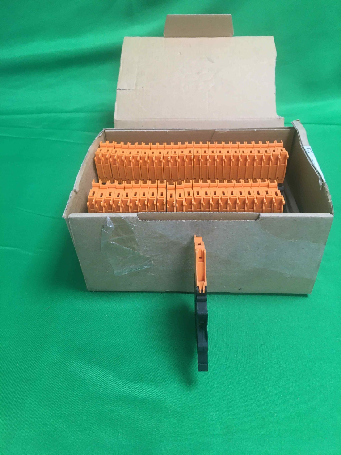 PHOENIX CONTACT UT 4-HEDI UT4HEDI OPEN BOX ORDER NO: 30 43 24 9 BOX OF 10 UNITS