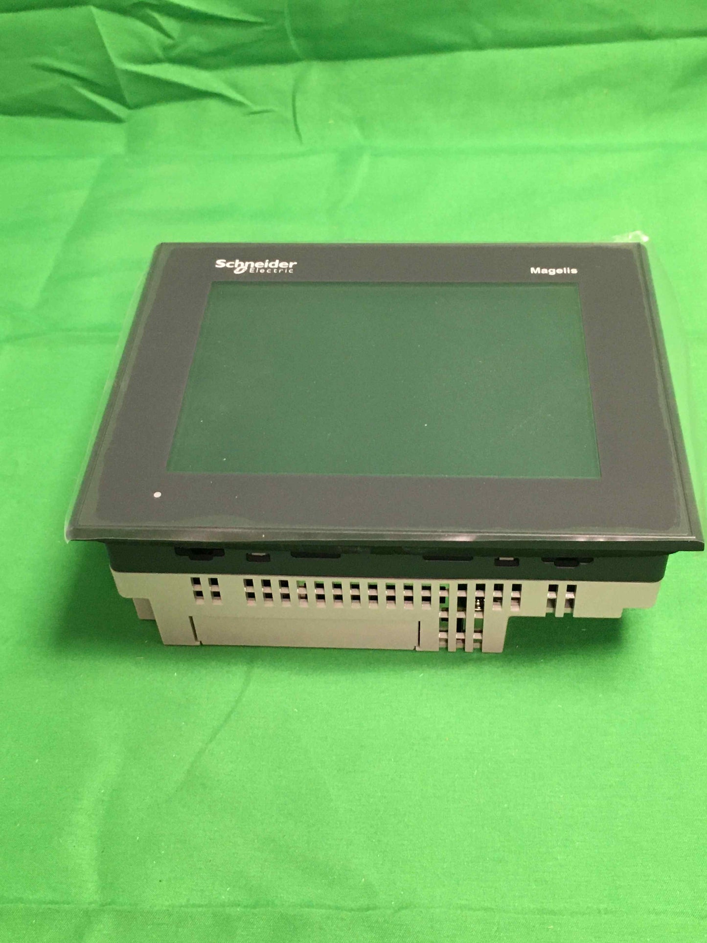 SCHNEIDER ELECTRIC XBTGT2130R XBTGT2130 ( 18 months warranty )