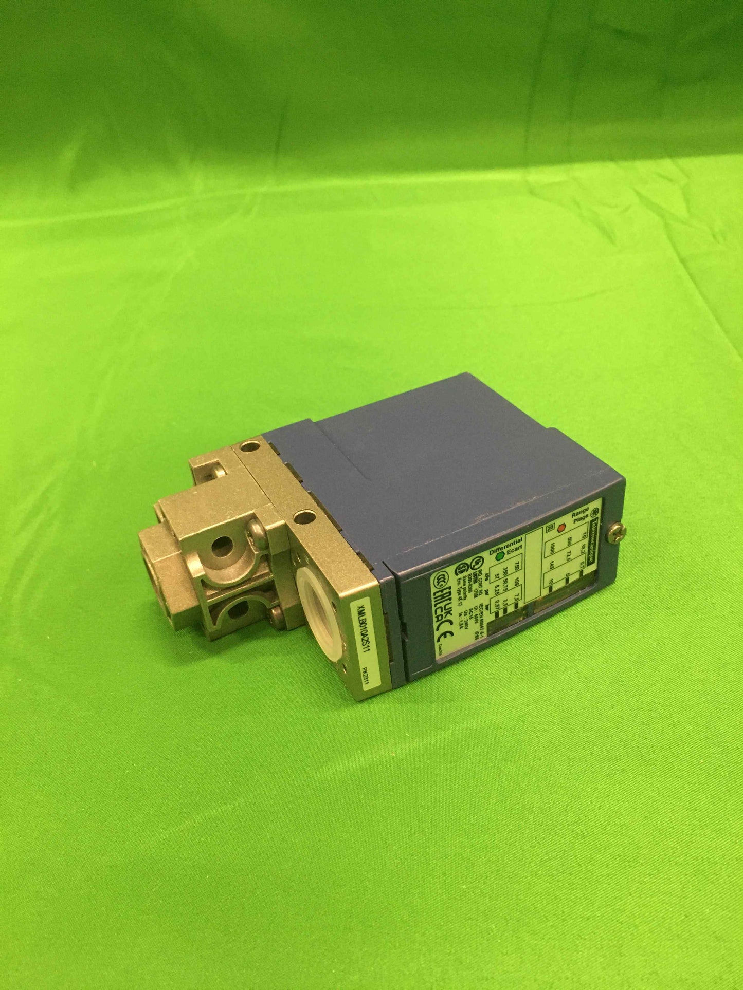 Telemecanique XMLB010A2S11