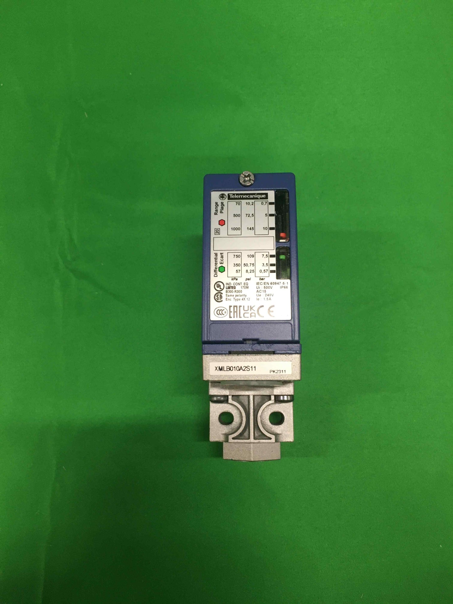 Telemecanique XMLB010A2S11