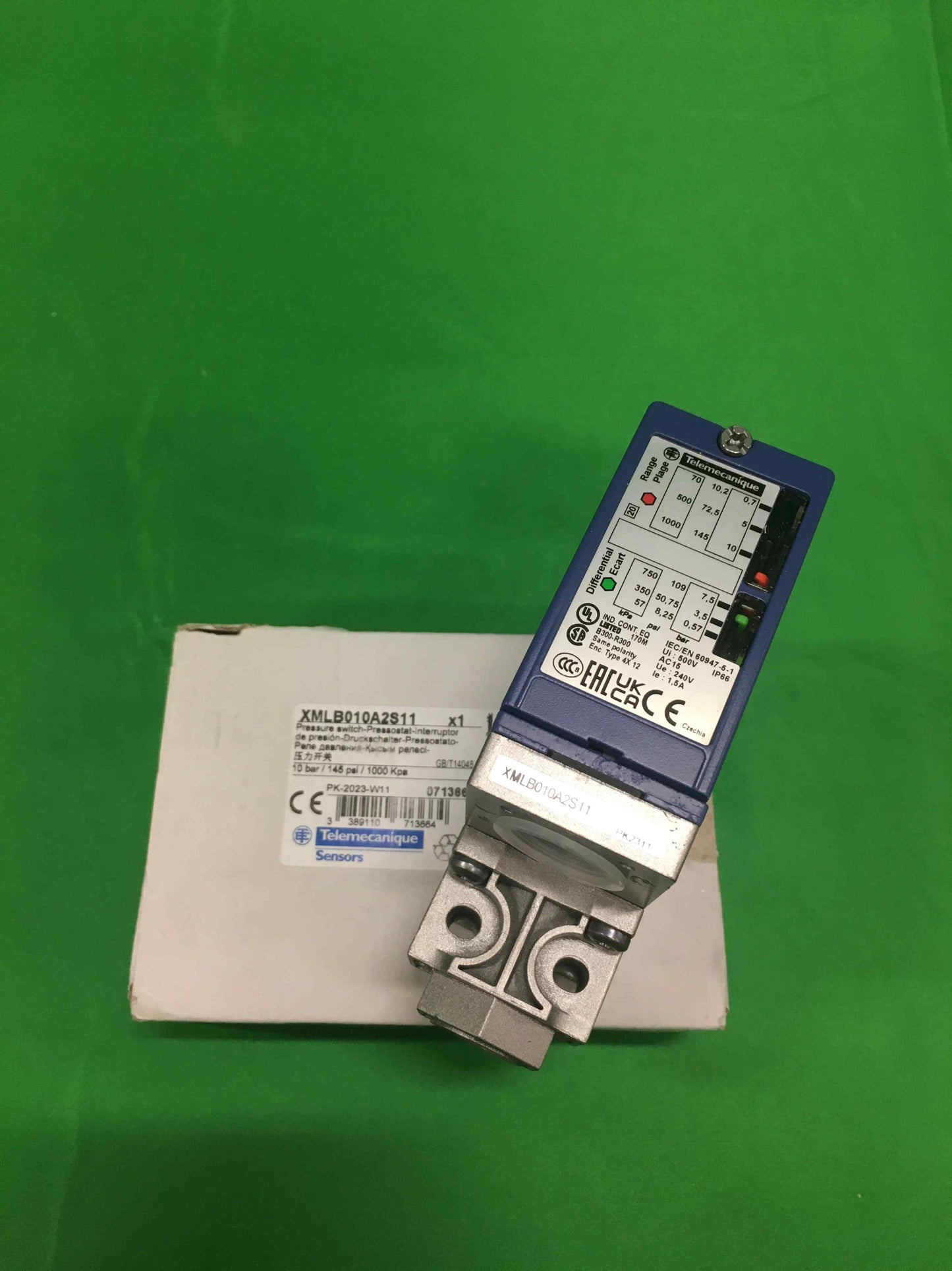 Telemecanique XMLB010A2S11