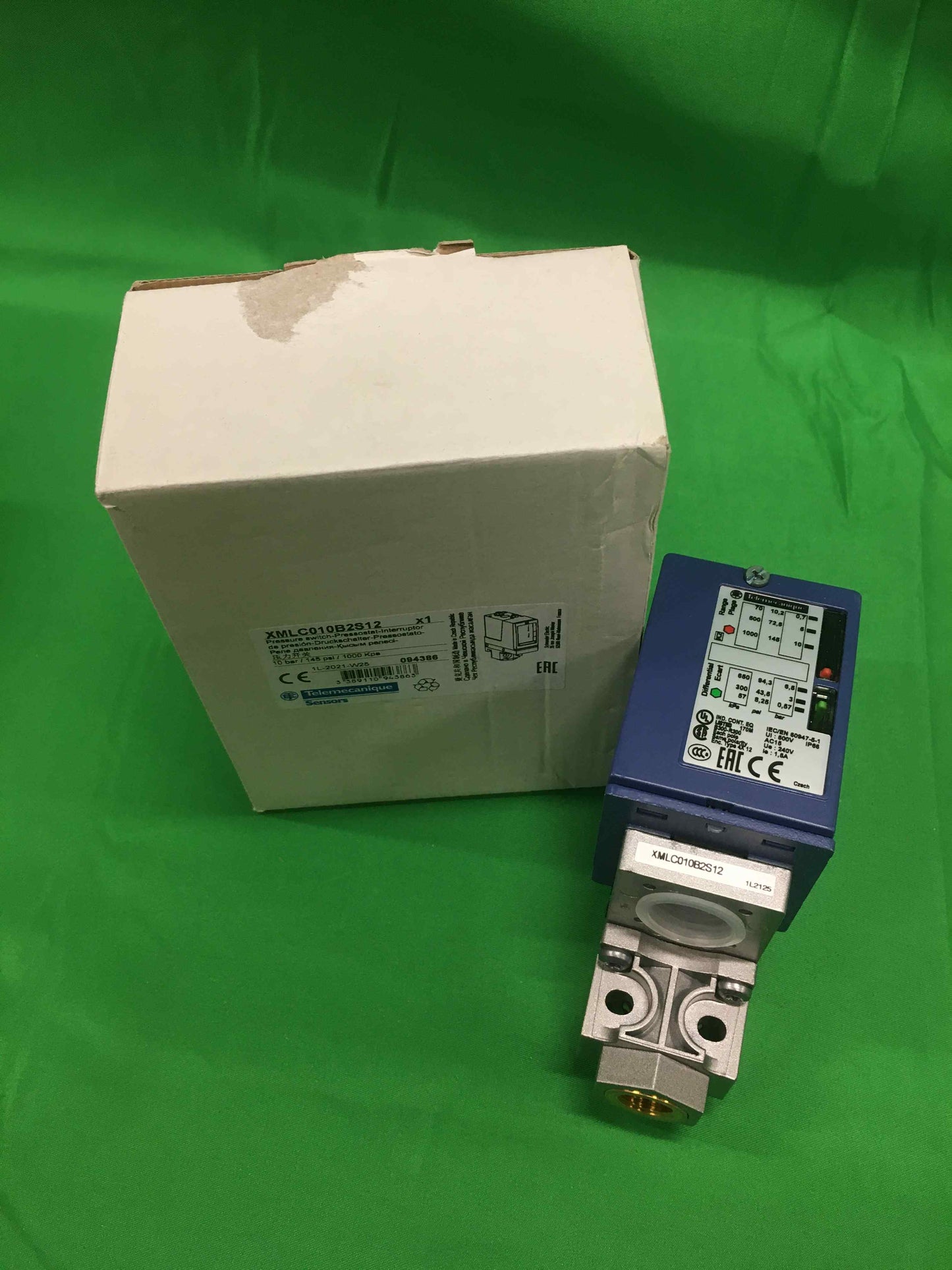 Telemecanique XMLC010B2S12