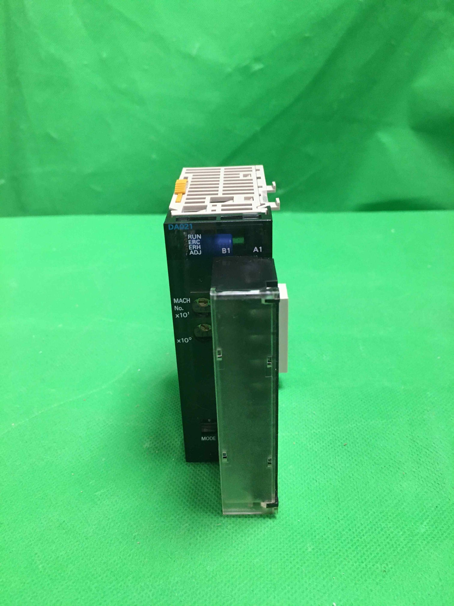 Omron-CJ1W-DA021 USED/CJ1WDA021