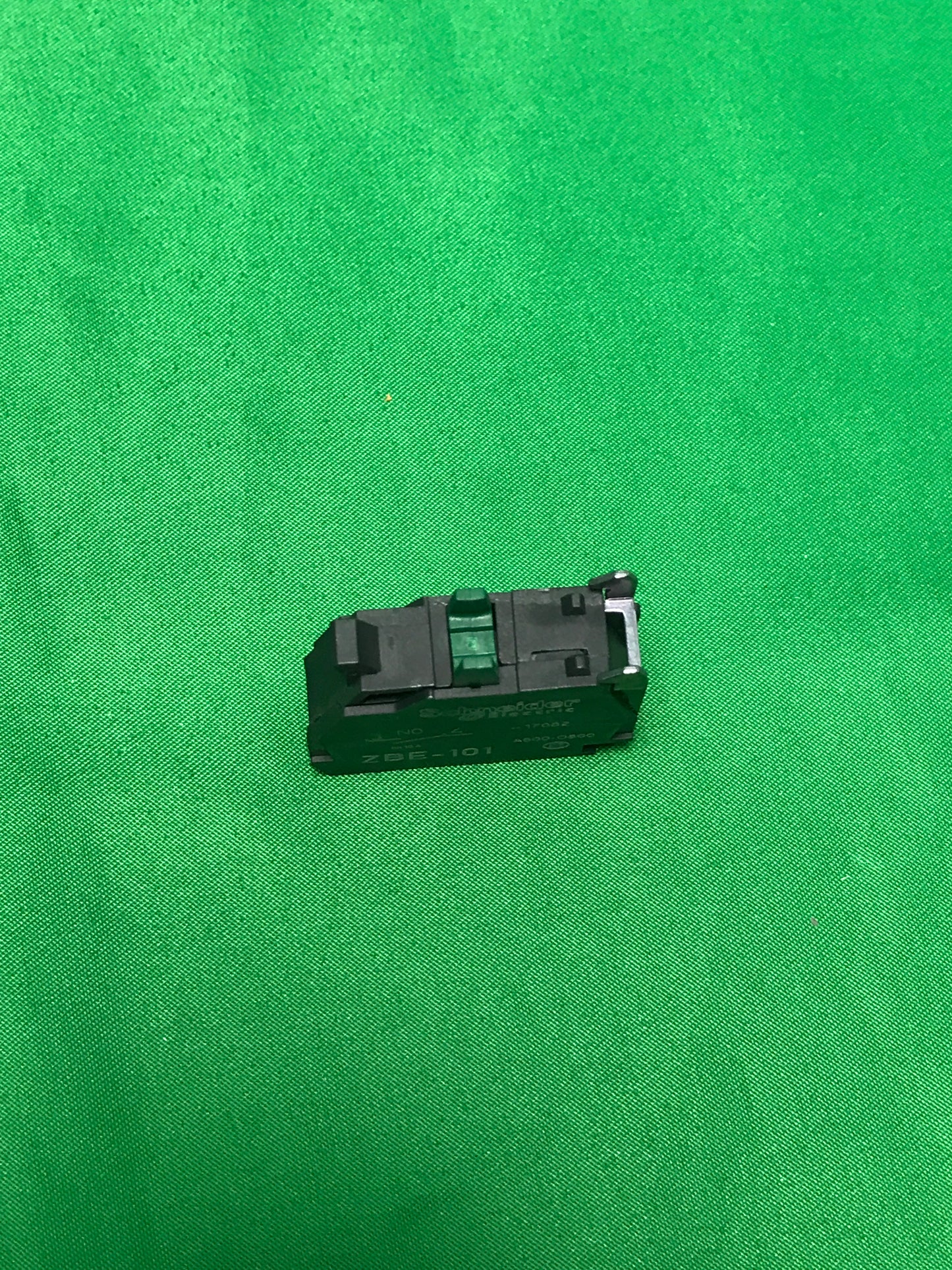 7137