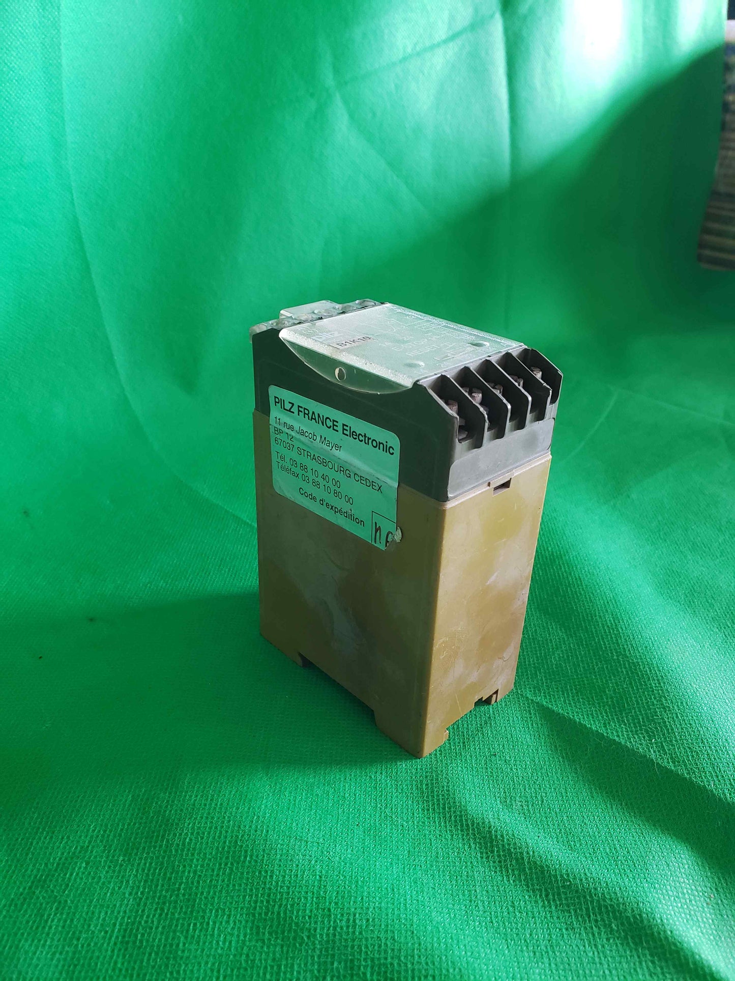 Pilz-PNOZ 5 24 VDC 2S/PNOZ524VDC2S