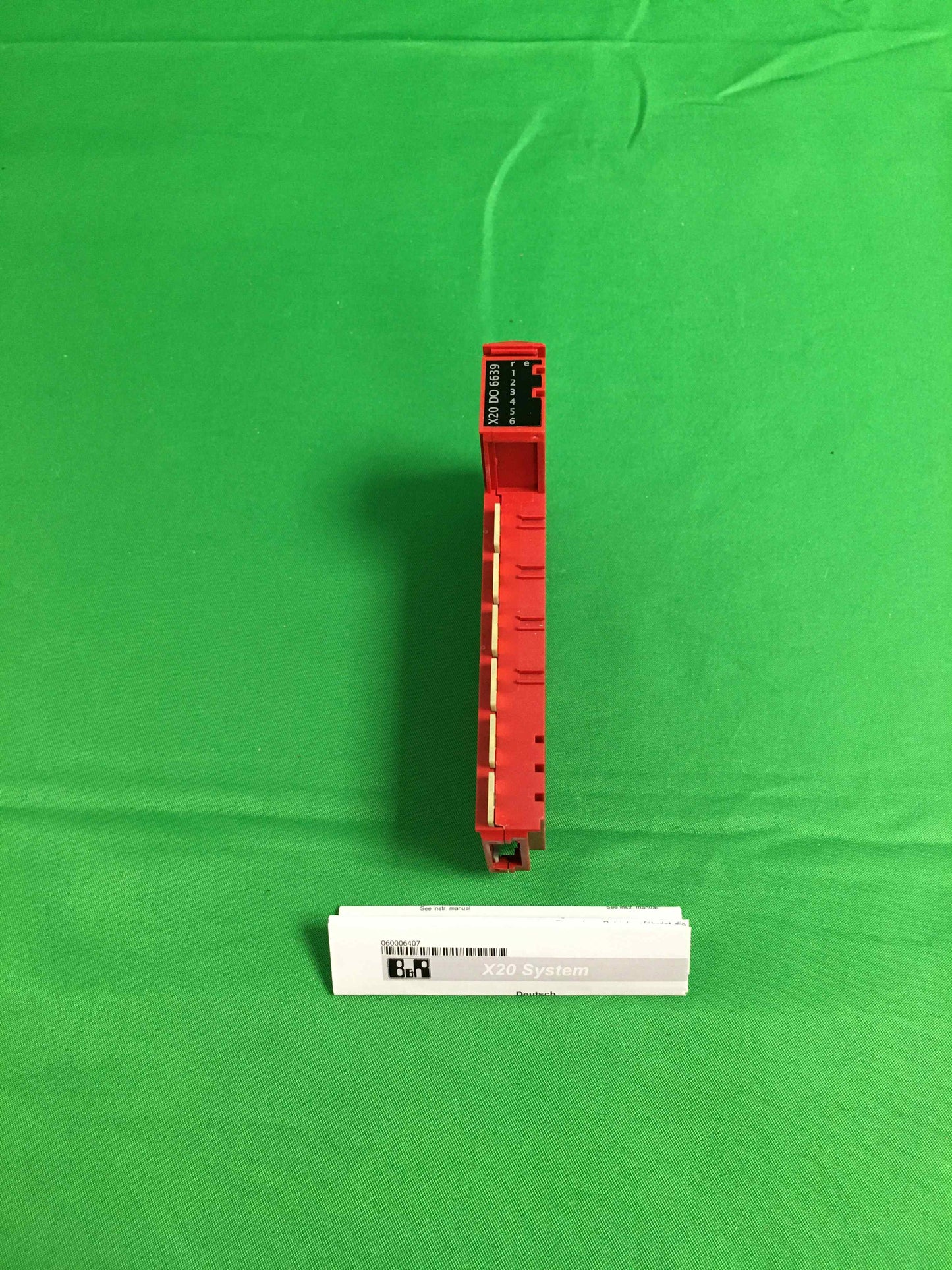 7899