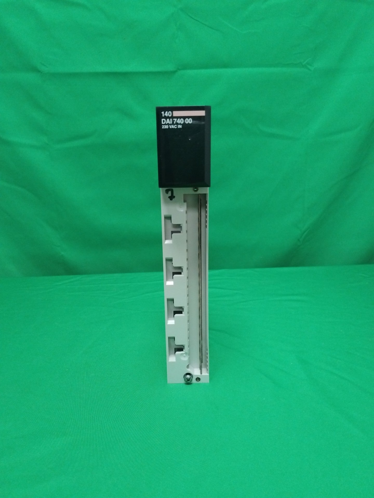 Schneider-Electric 140DAI74000 140DAI74000 Defective