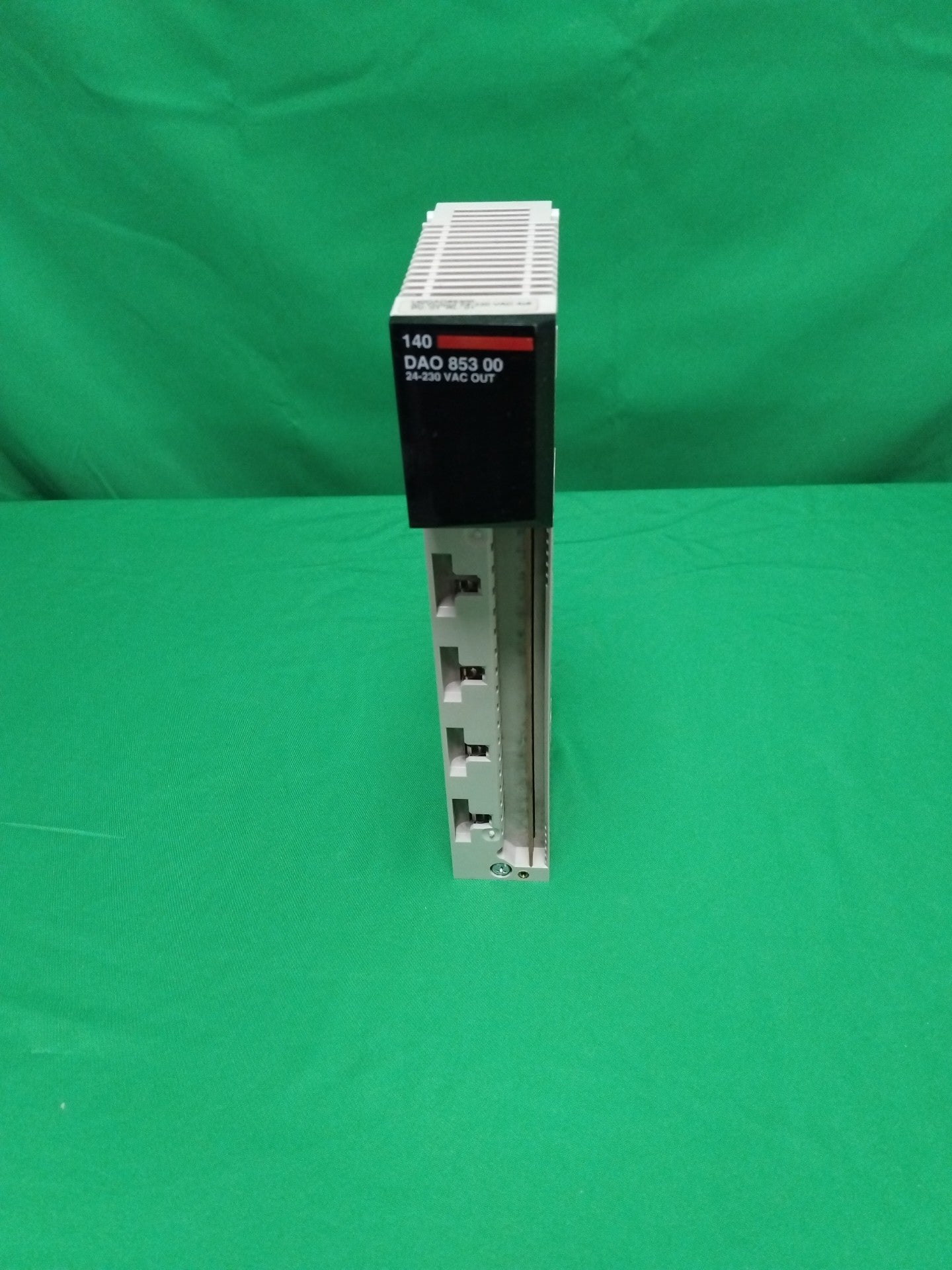 Schneider-Electric 140DAO85300 140DAO85300 Defective