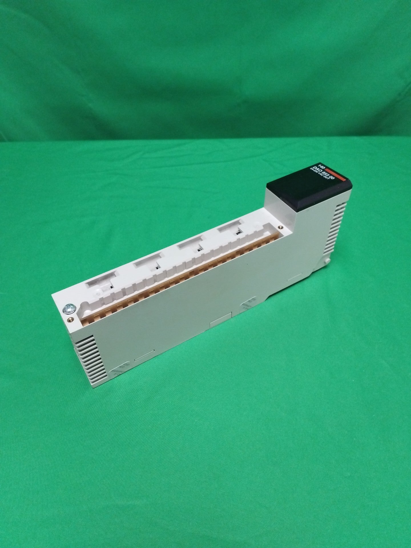 Schneider-Electric 140DAO85300 140DAO85300 Defective