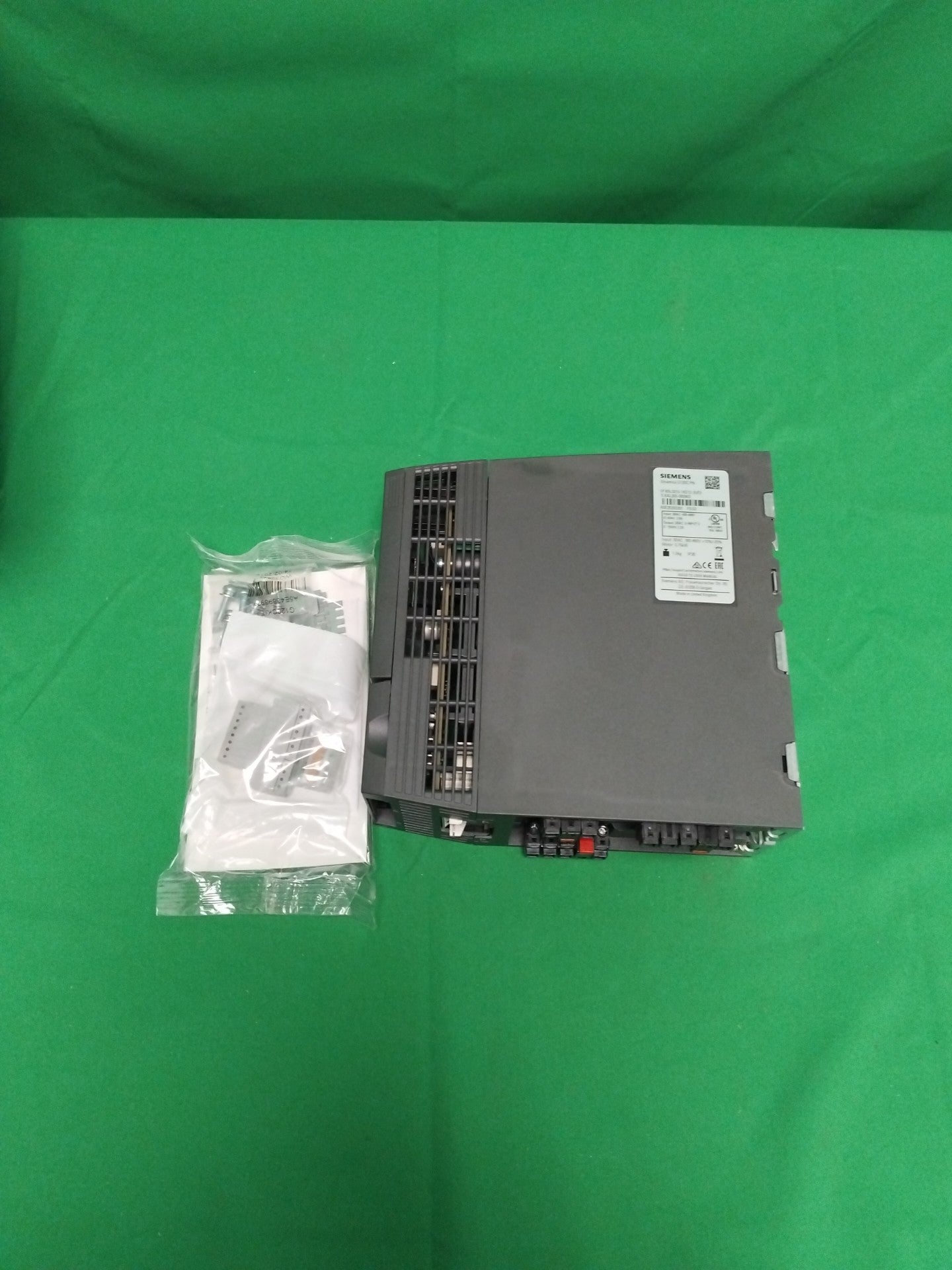Siemens 6SL3210-1KE12-3UF2 6SL32101KE123UF2