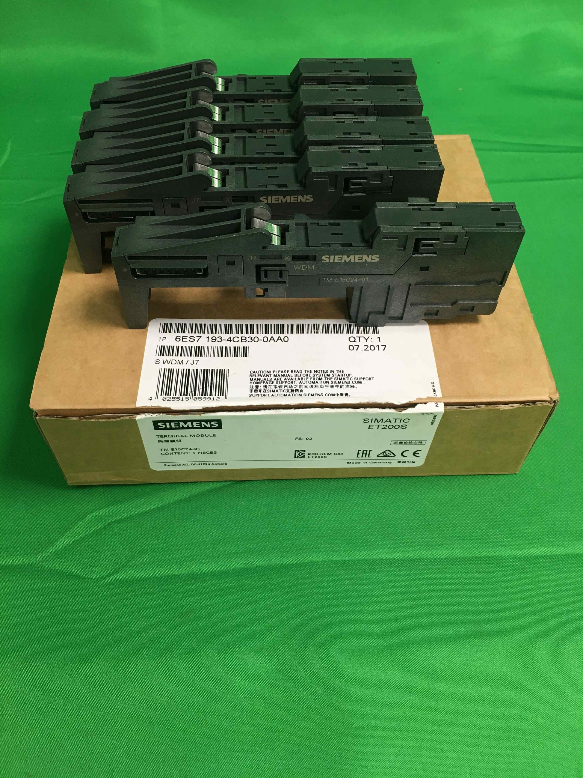 Siemens 6ES7 193-4CB30-0AA0 6ES71934CB300AA0 5 UNITS OPEN BOX