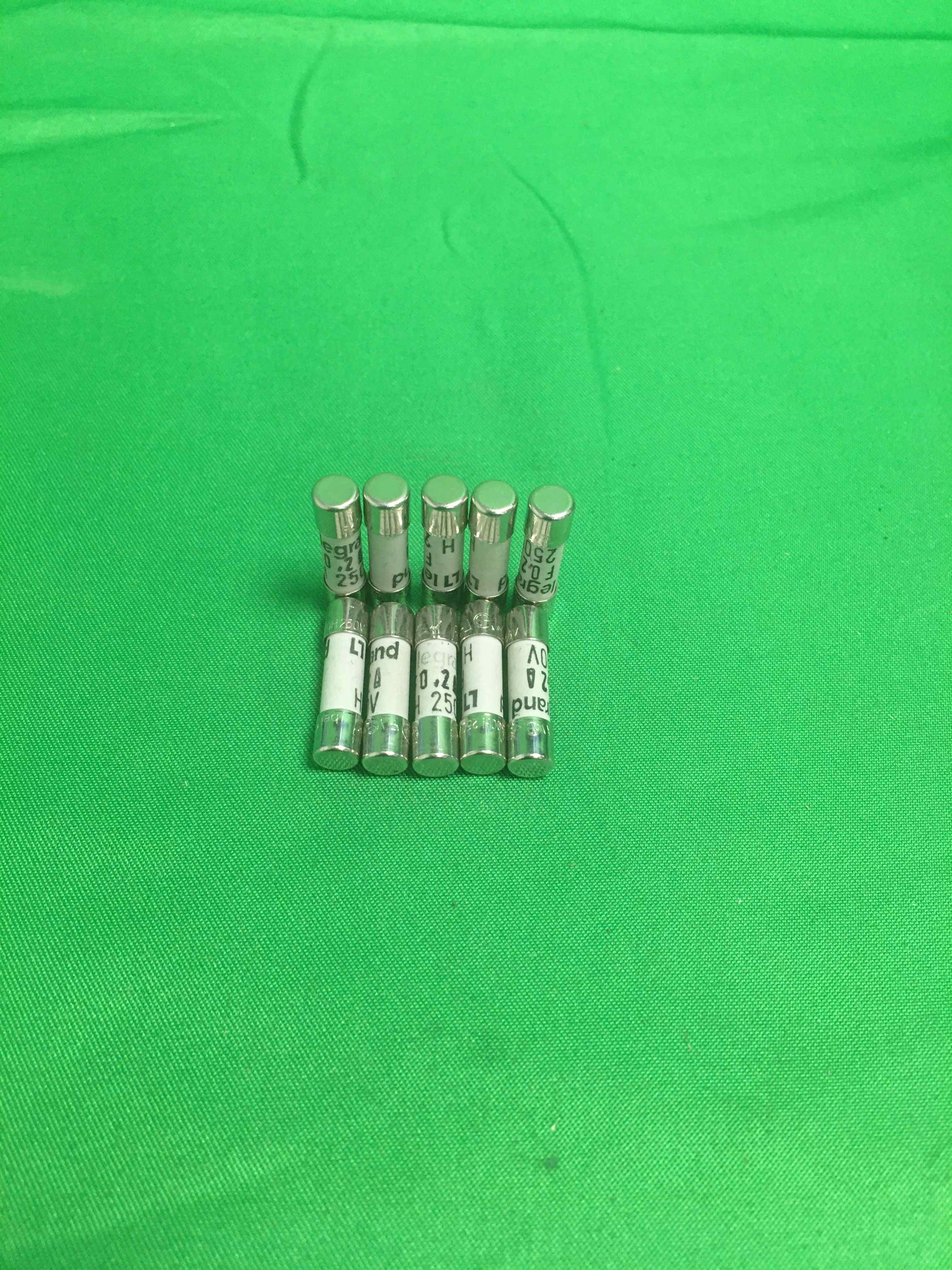 LEGRAND CARTOUCHE Miniature FUSIBLE F 200mA 10 UNITS