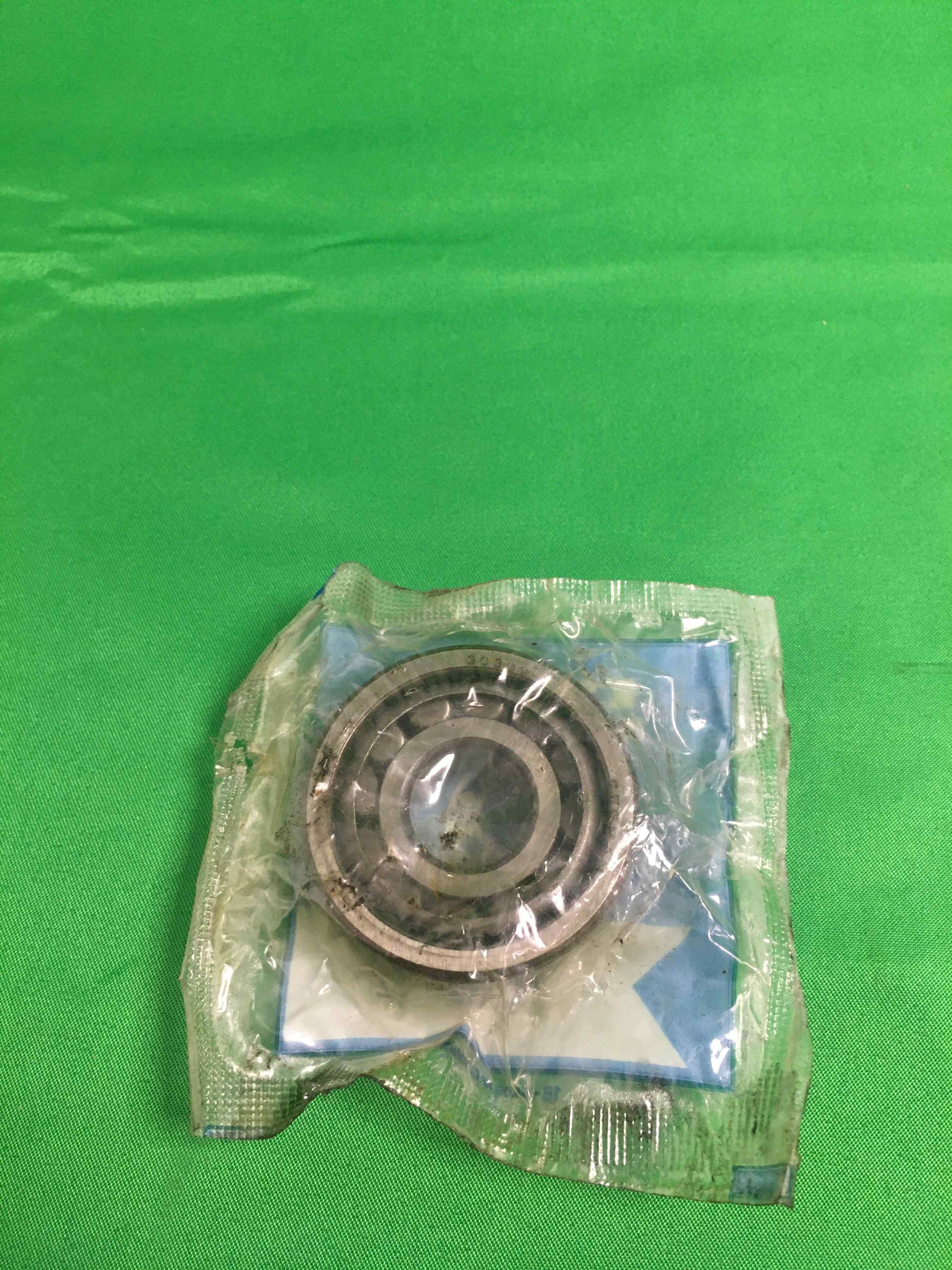 SKF 30302 J2 30302J2 BOX OF 7 UNITS