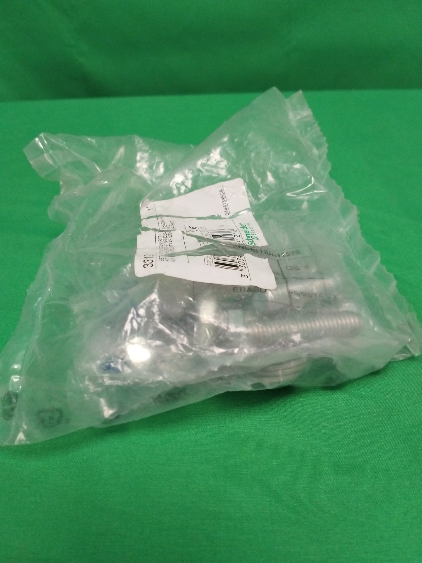 Schneider-Electric 33121 33121 Set of nuts for connect 4P NS630B-1600 (B610)