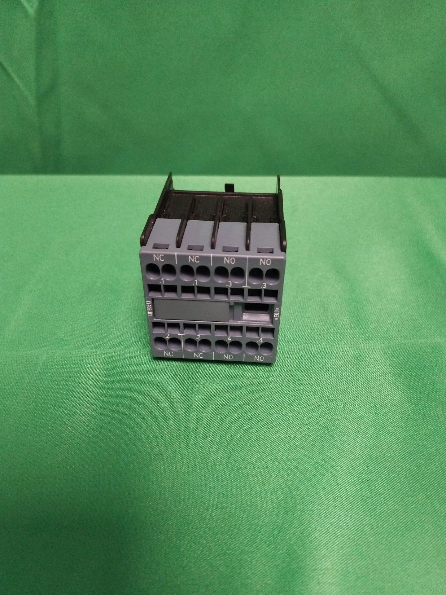 SIEMENS 3RH2911-2HA22 3RH29112HA22 AUXILIARY SWITCH BLOCK