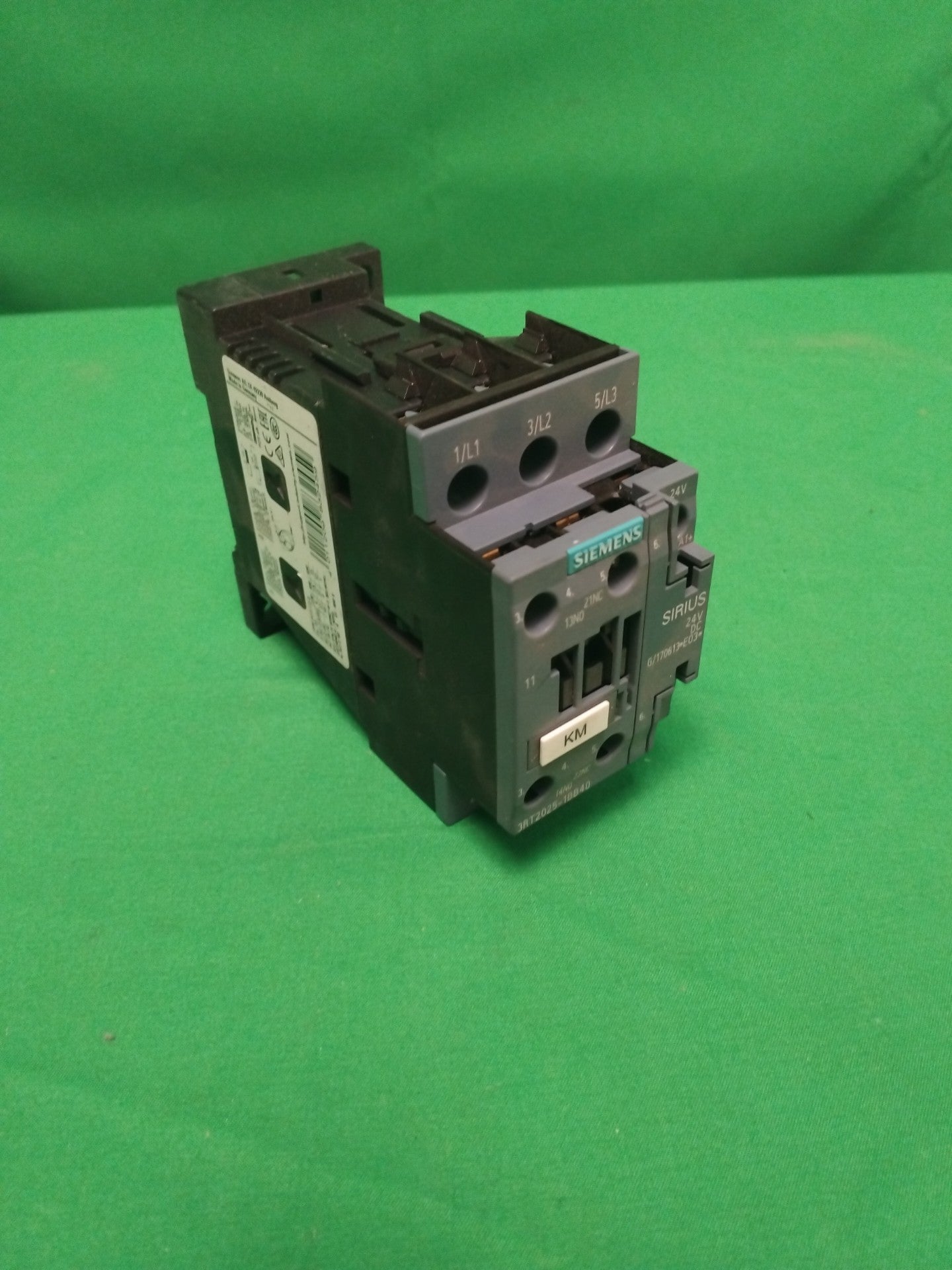 SIEMENS 3RT2025-1BB40 3RT20251BB40 WITHOUT ORIGINAL PACKAGING CONTACTEUR