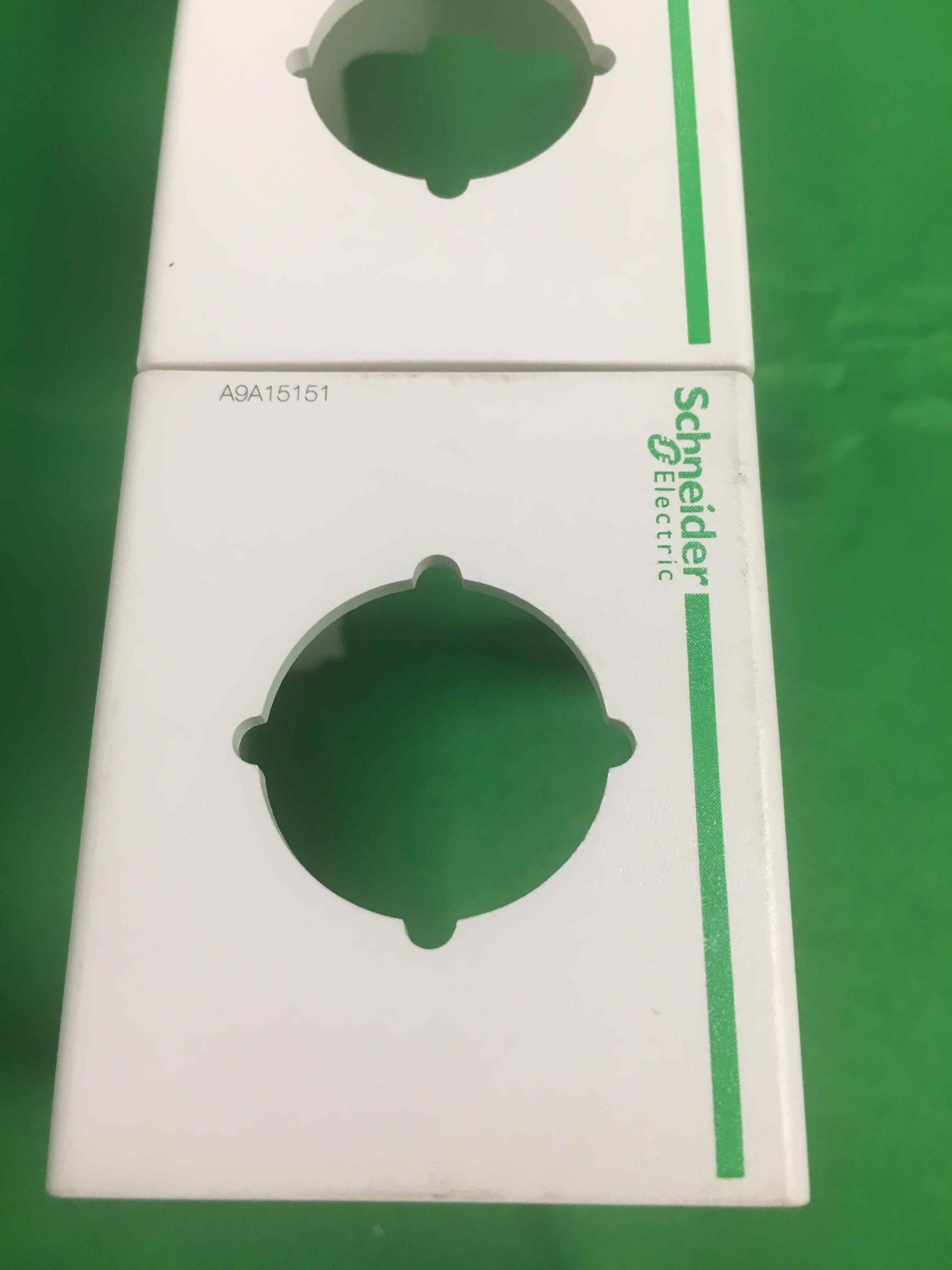 Schneider-Electric A9A15151 A9A15151 4 UNITS WITHOUT ORIGINAL PACKAGING