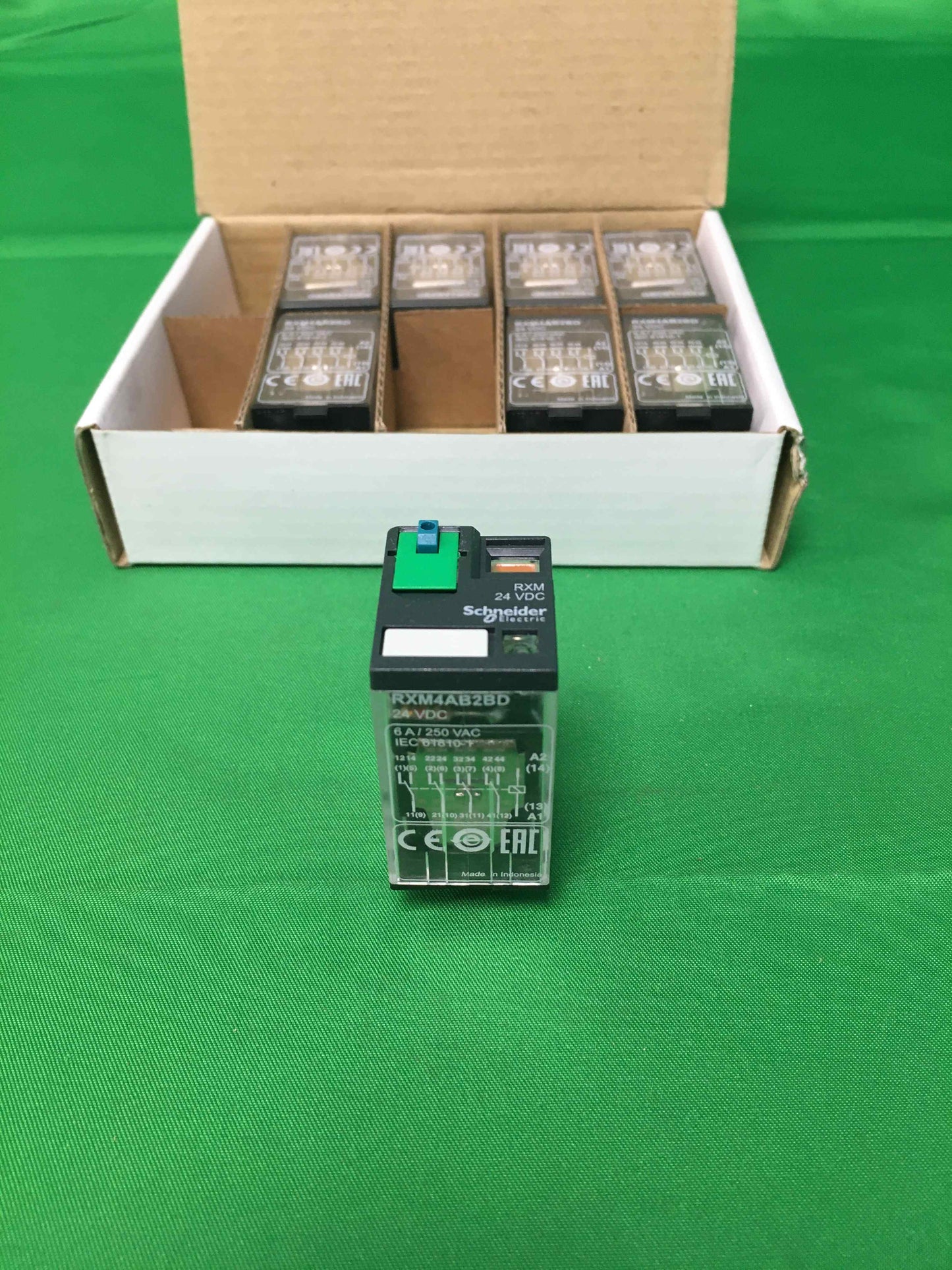Schneider-Electric RXM4AB2BD RXM4AB2BD BOX OF 8 UNITS OPEN BOX