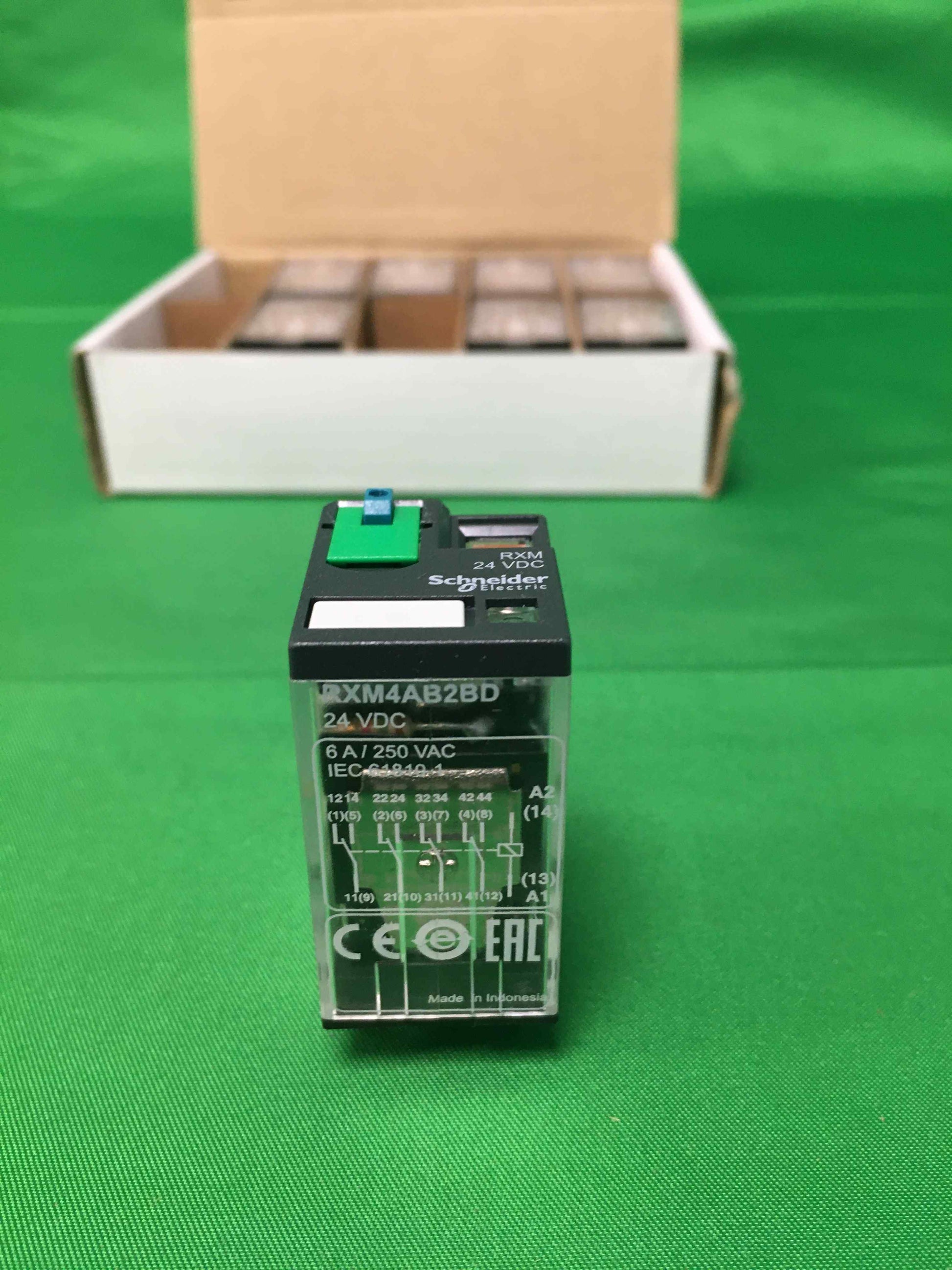 Schneider-Electric RXM4AB2BD RXM4AB2BD BOX OF 8 UNITS OPEN BOX