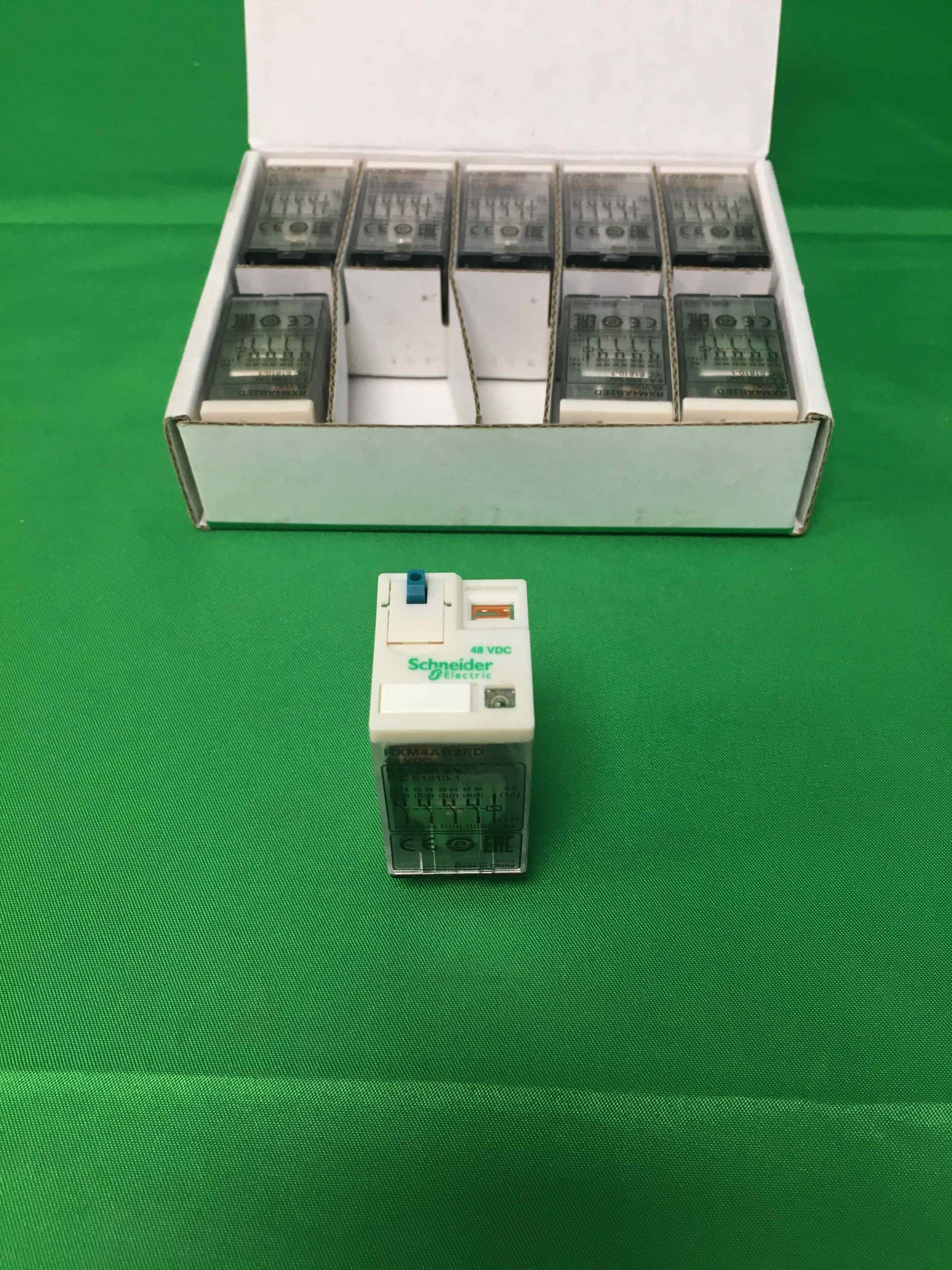 Schneider-Electric RXM4AB2ED RXM4AB2ED BOX OF 9 UNITS OPEN BOX