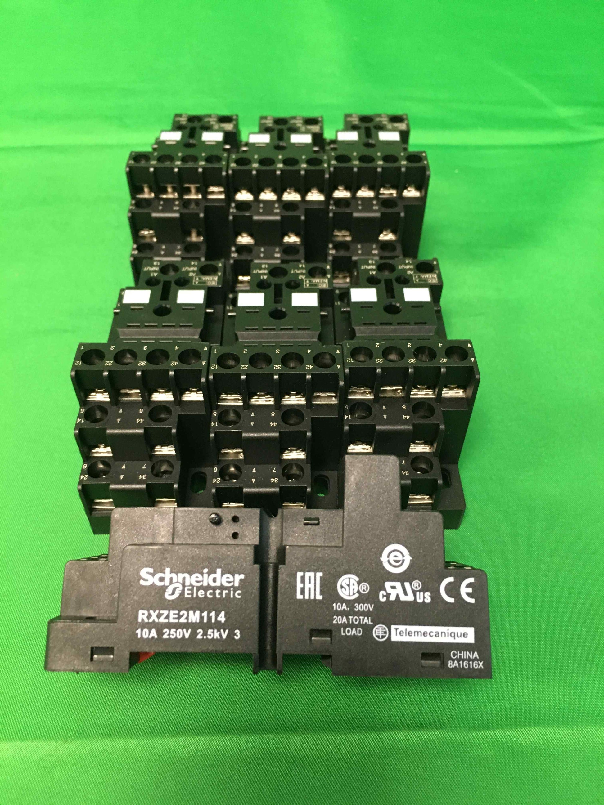 Schneider-Electric RXZE2M114 1 BOX OF 7 UNITS RXZE2M1141 BOX OF 7 UNITS