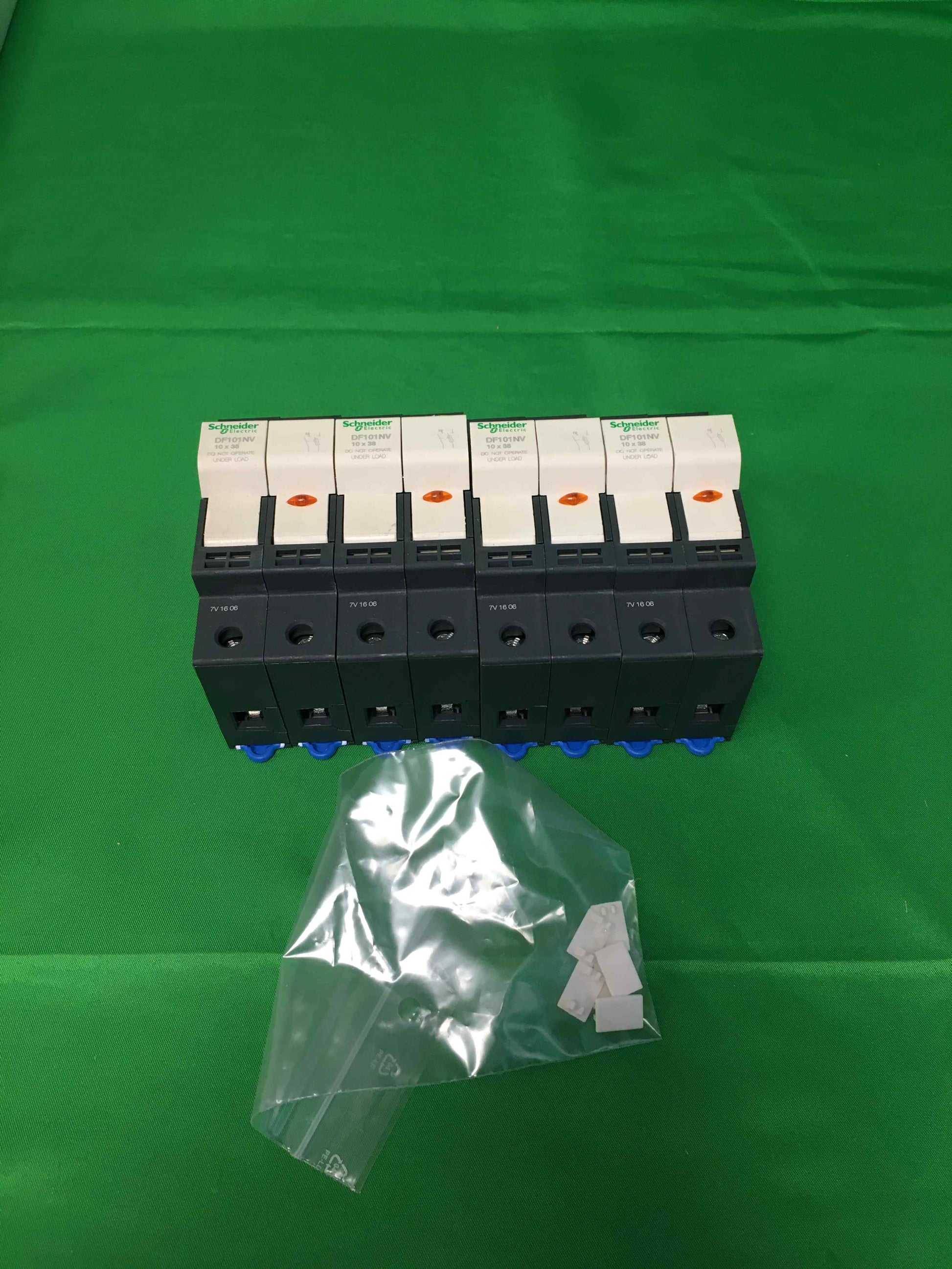 Schneider-Electric DF101NV DF101NV BOX OF 4 UNITS OPEN BOX