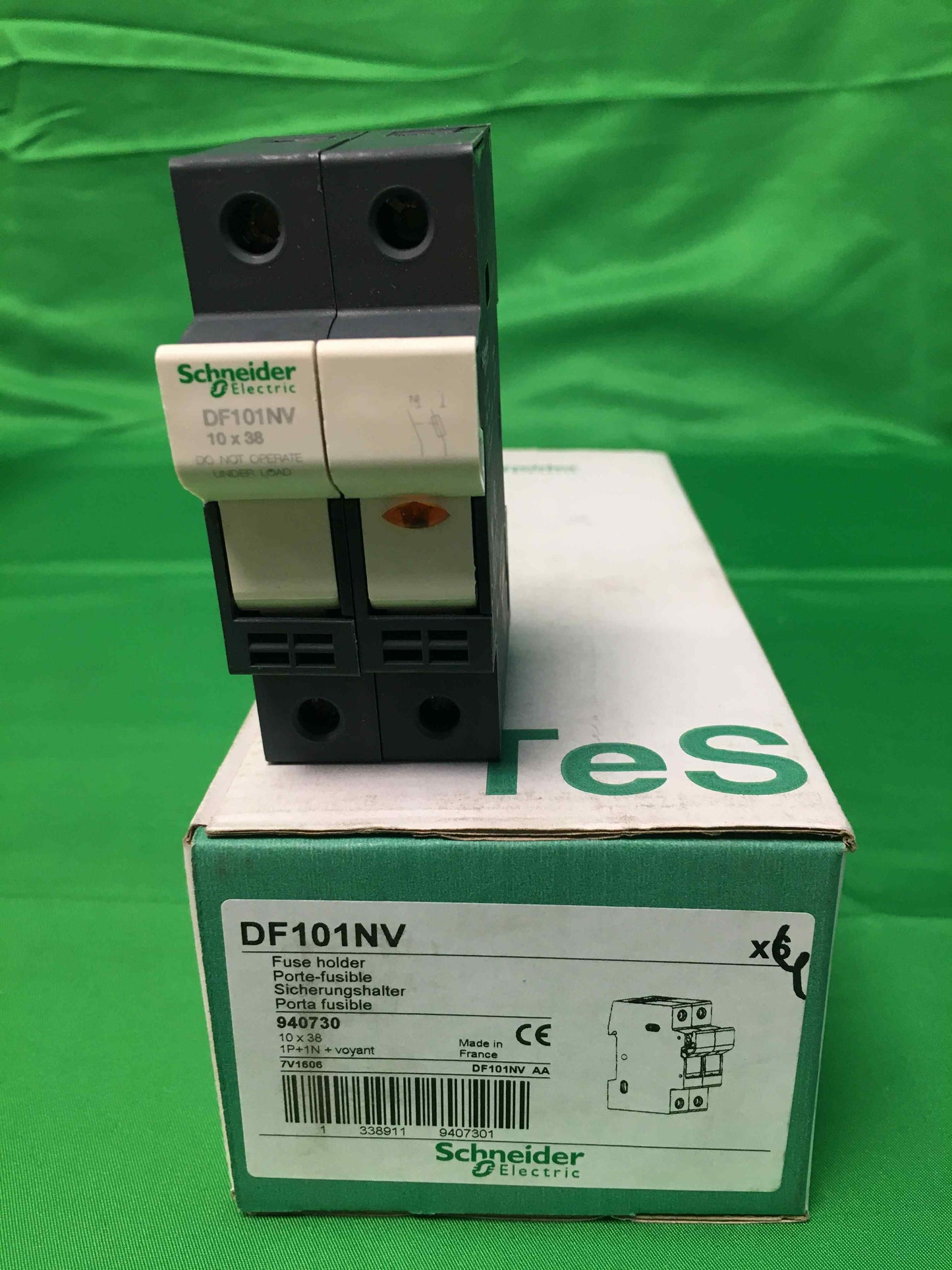 Schneider-Electric DF101NV DF101NV BOX OF 4 UNITS OPEN BOX