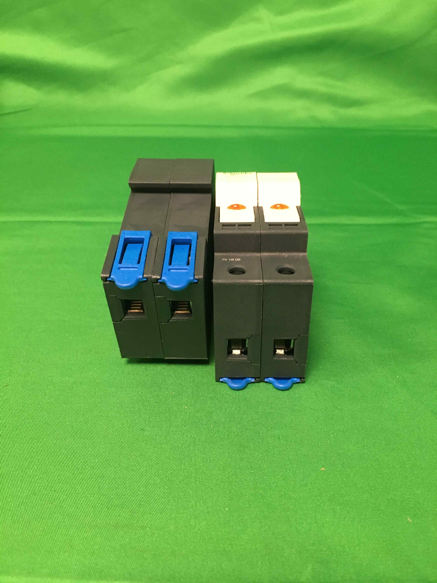 Schneider-Electric DF102V DF102V BOX OF 2 UNITS OPEN BOX