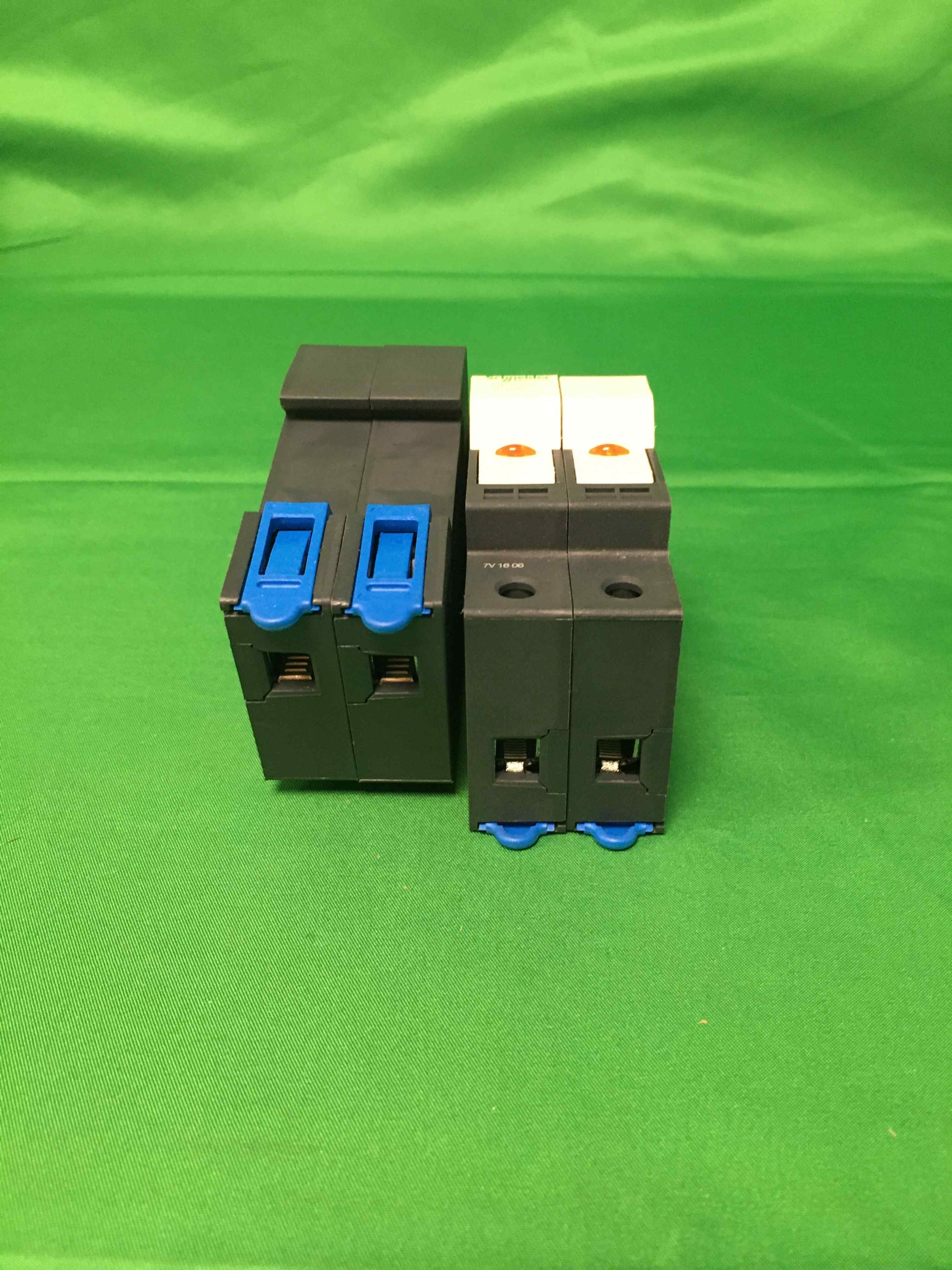 Schneider-Electric DF102V DF102V BOX OF 2 UNITS OPEN BOX